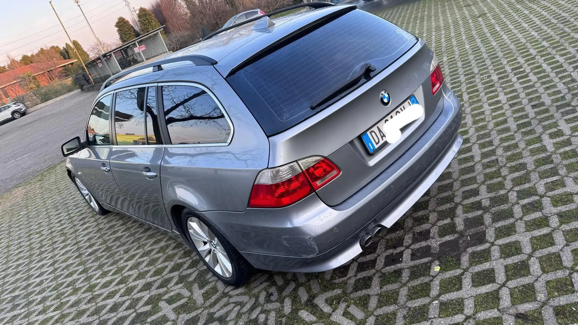 BMW 525 525d Touring Titanium - 2