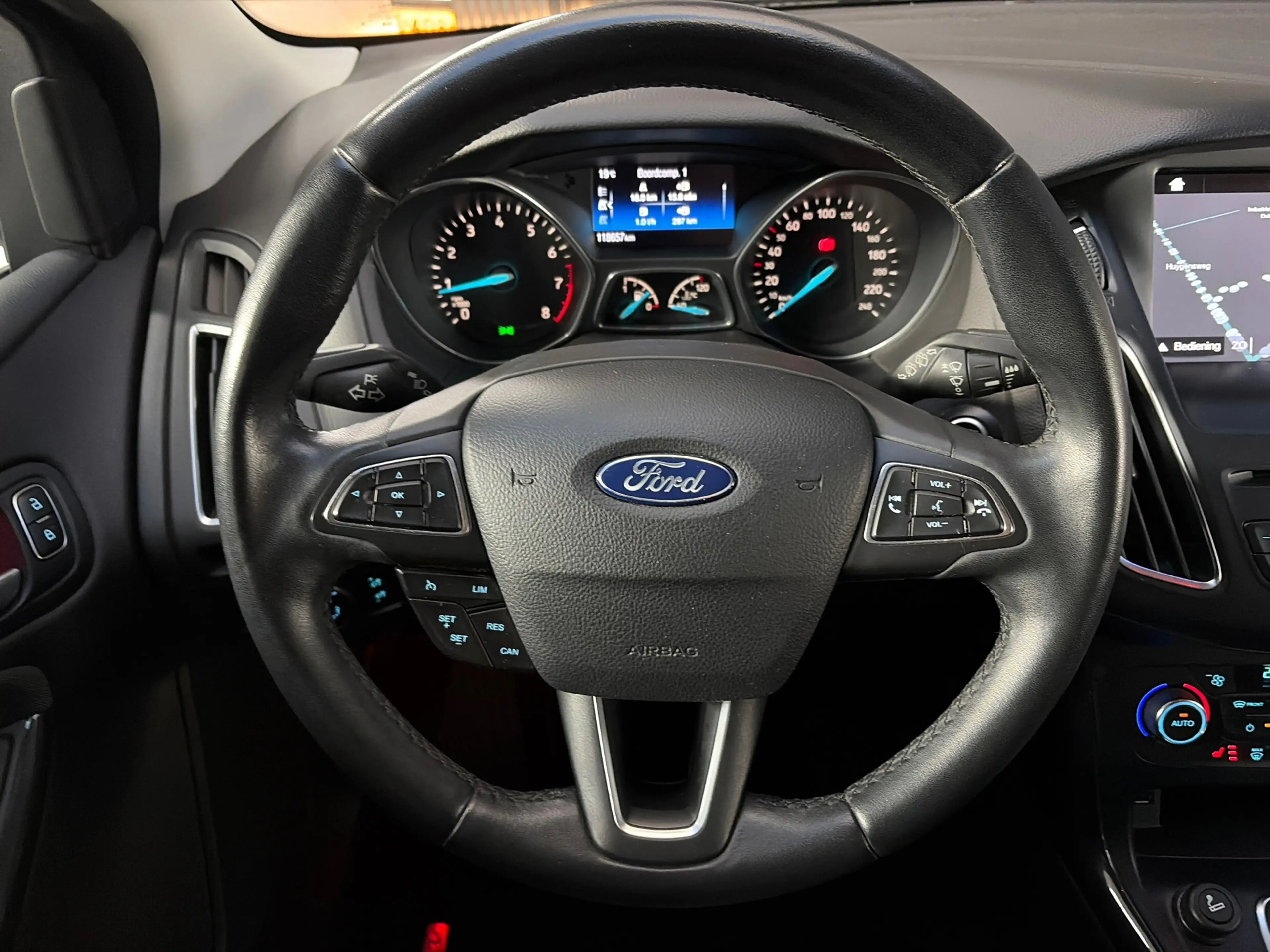 Ford Focus Wagon Titanium, volle uitvoering met nieuwe motor — photo 13