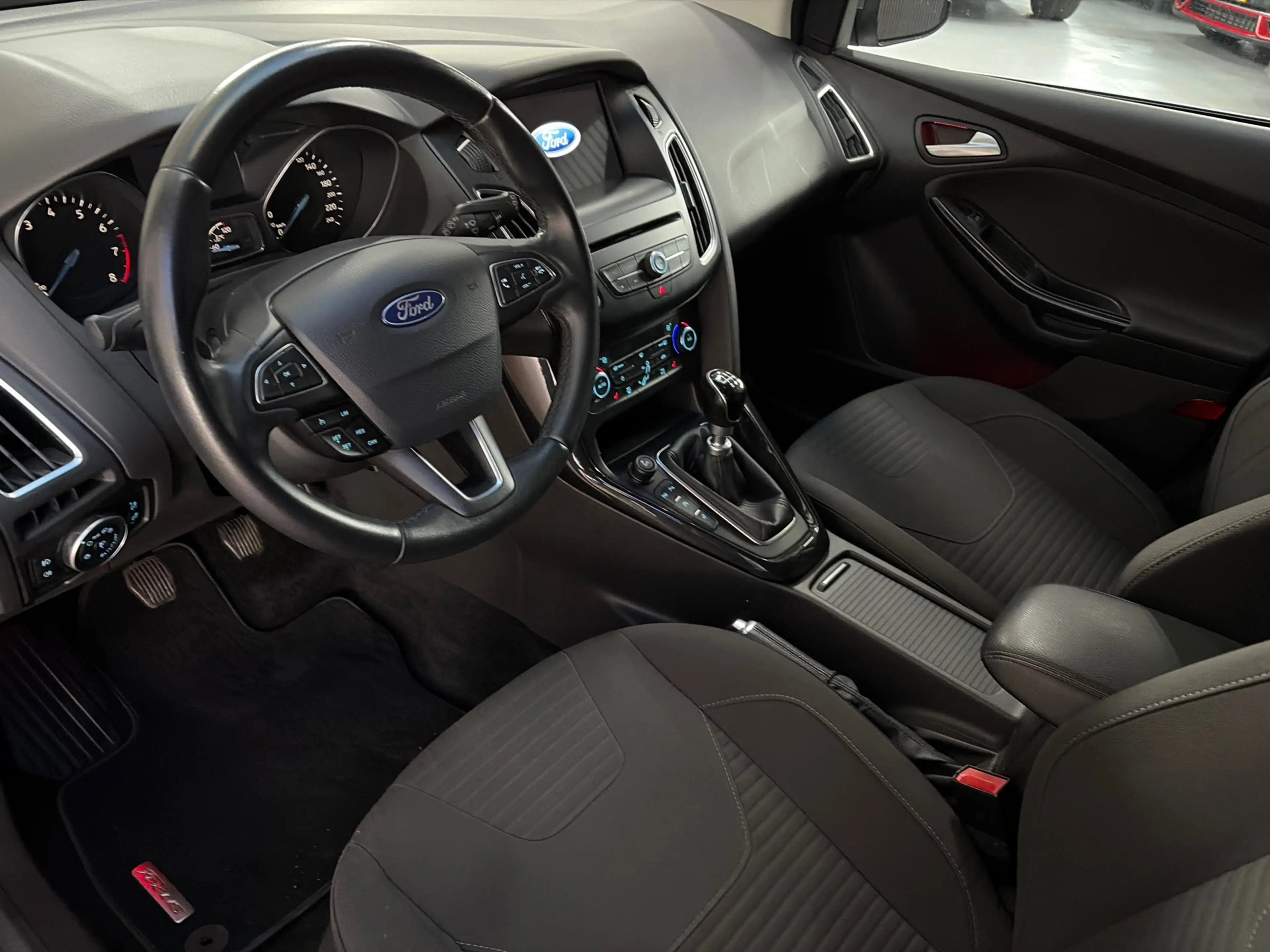 Ford Focus Wagon Titanium, volle uitvoering met nieuwe motor — photo 8
