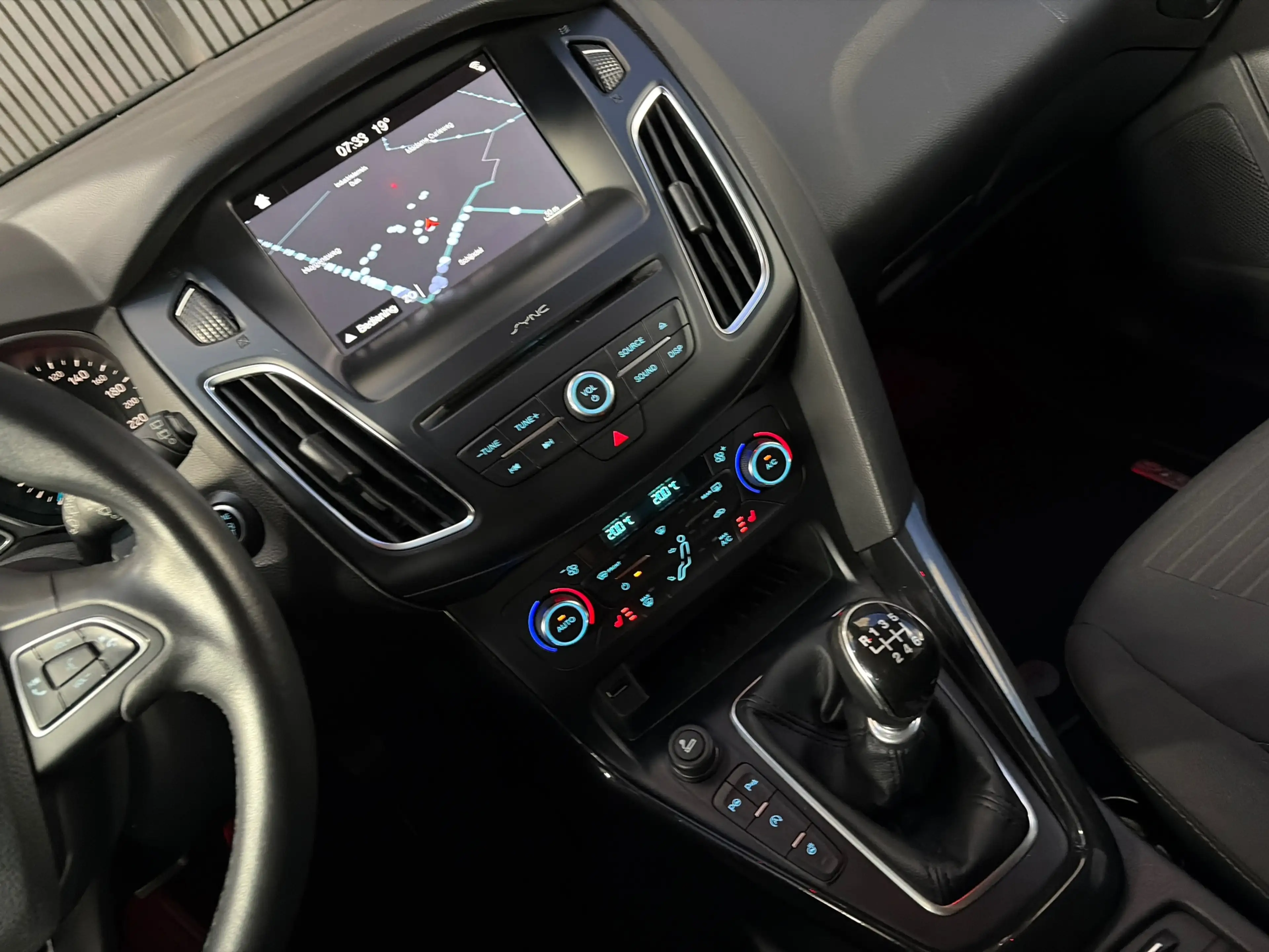 Ford Focus Wagon Titanium, volle uitvoering met nieuwe motor — photo 15