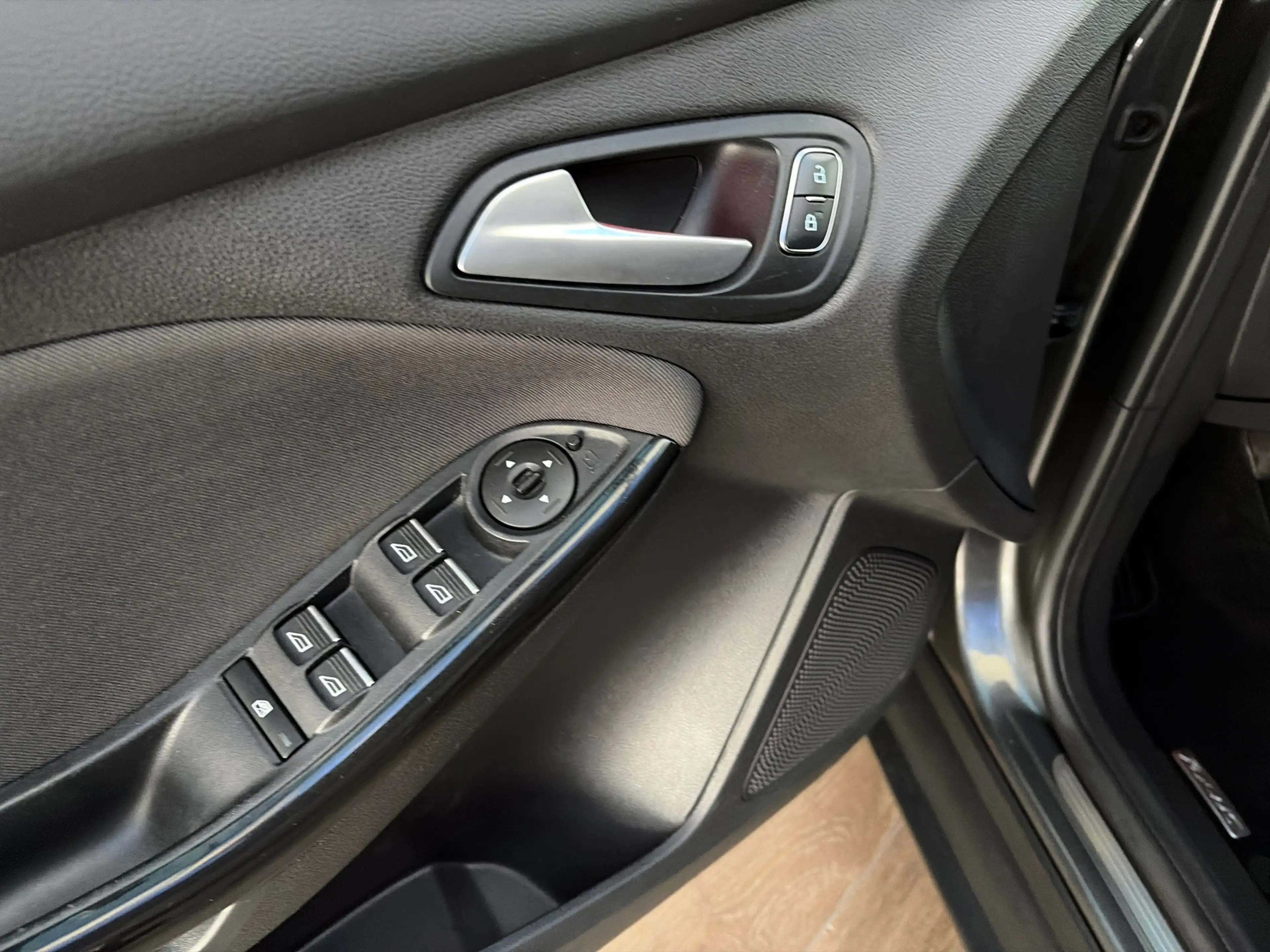 Ford Focus Wagon Titanium, volle uitvoering met nieuwe motor — photo 5