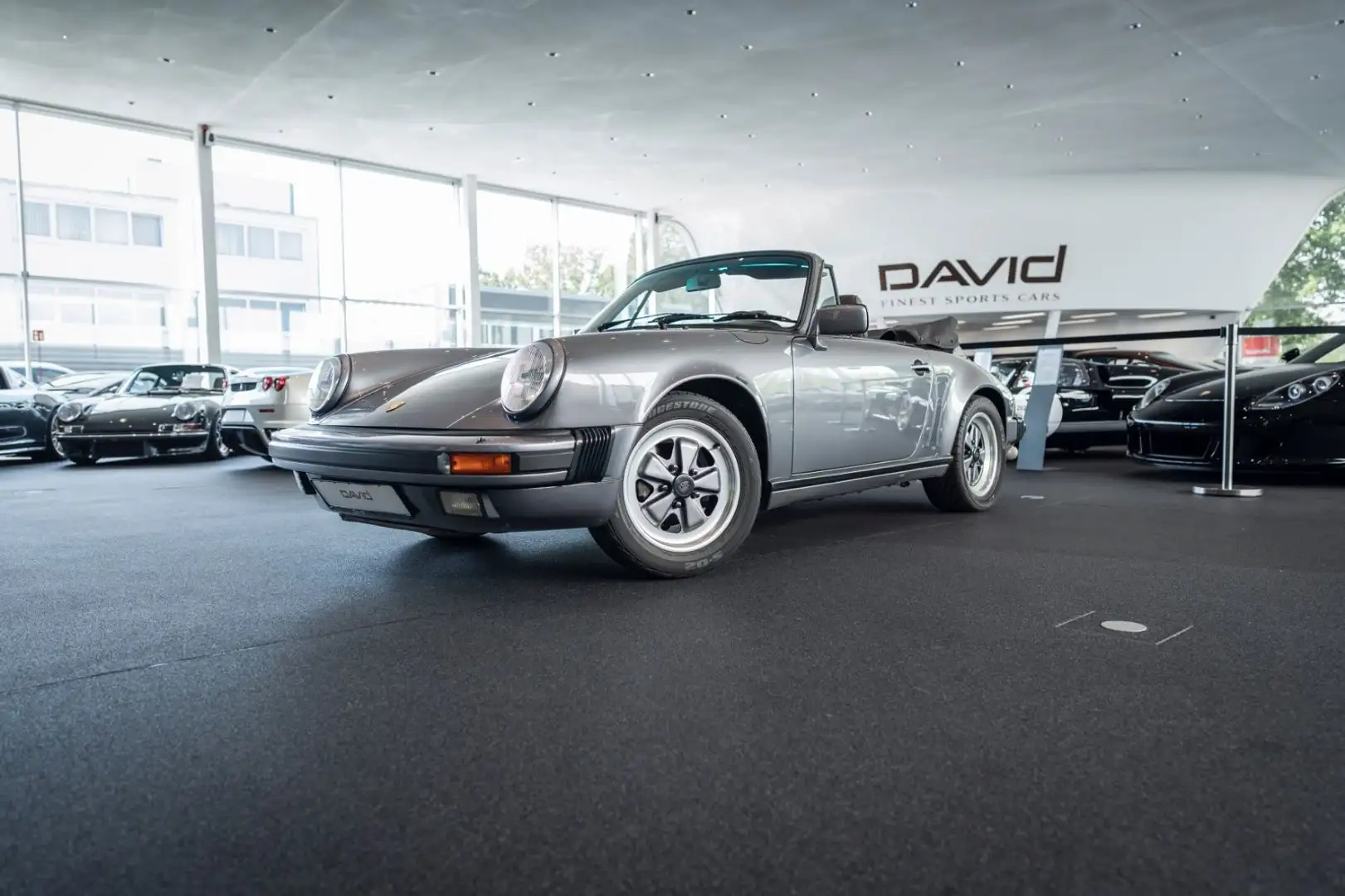 Porsche 911 3,2 Carrera Cabriolet *Oldtimer* Gris - 2