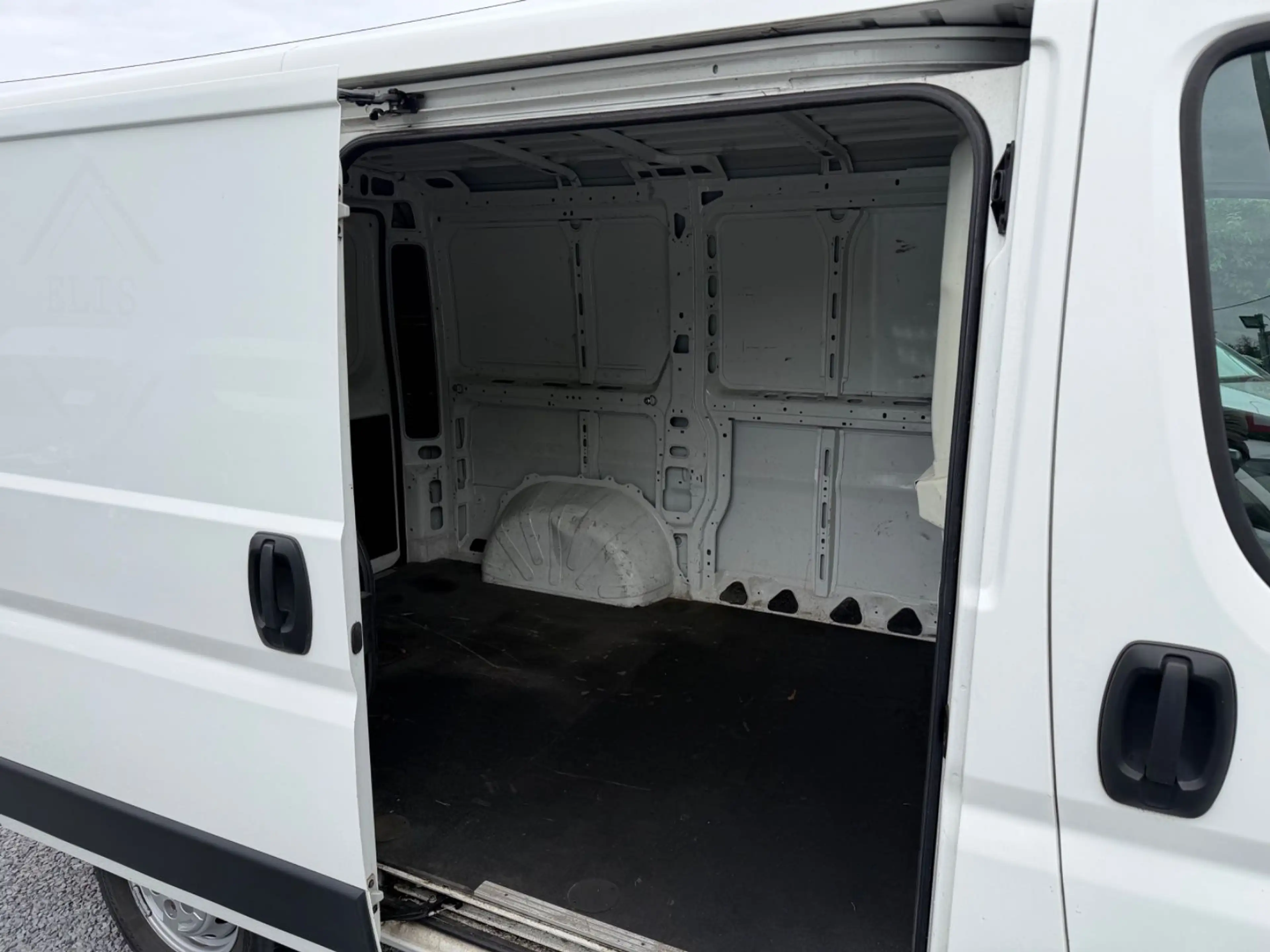 Peugeot Boxer Kasten 330 L1H1 Premium+KLIMA+NAVI+KAMERA+ — photo 13