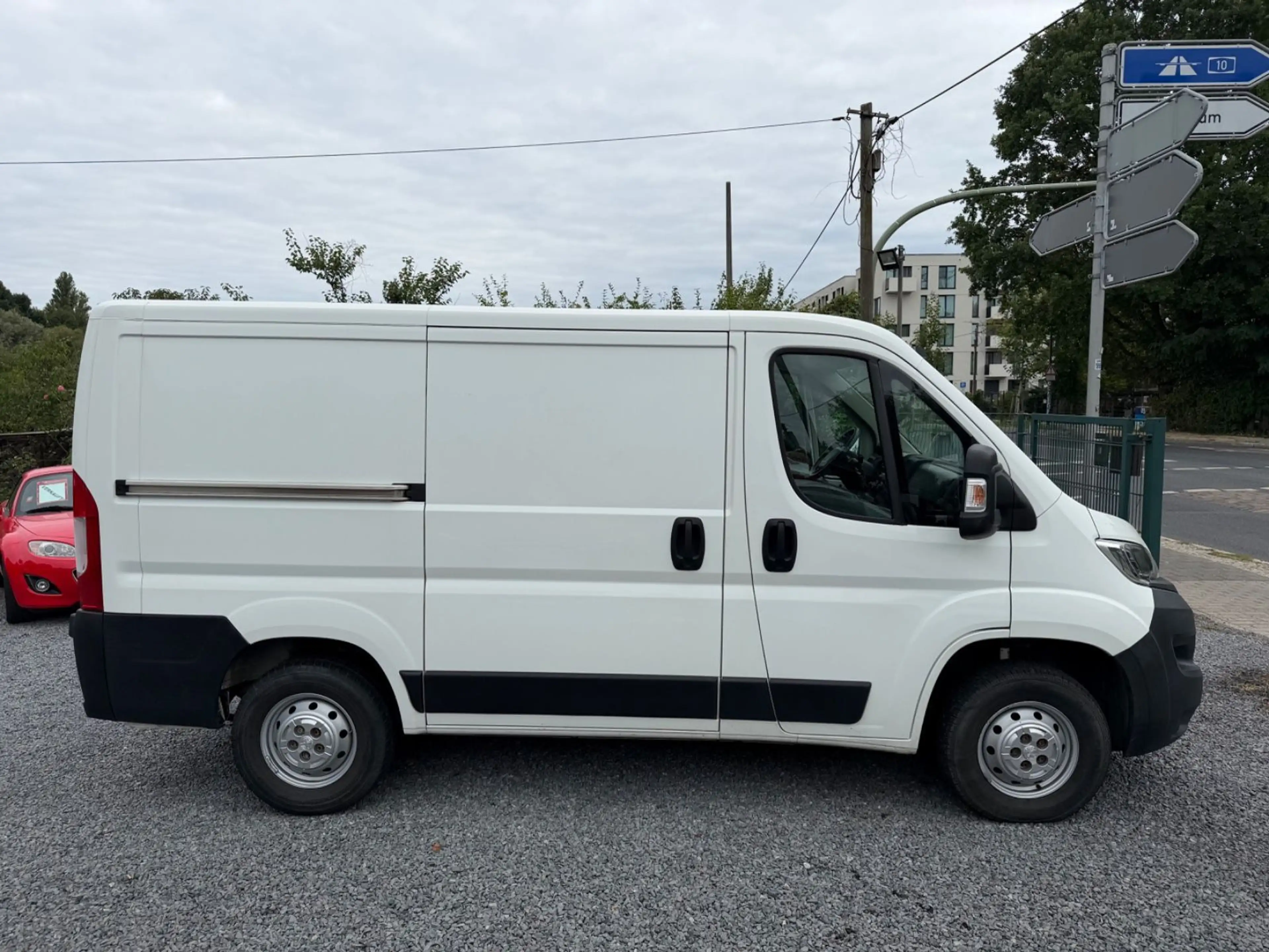 Peugeot Boxer Kasten 330 L1H1 Premium+KLIMA+NAVI+KAMERA+ — photo 4