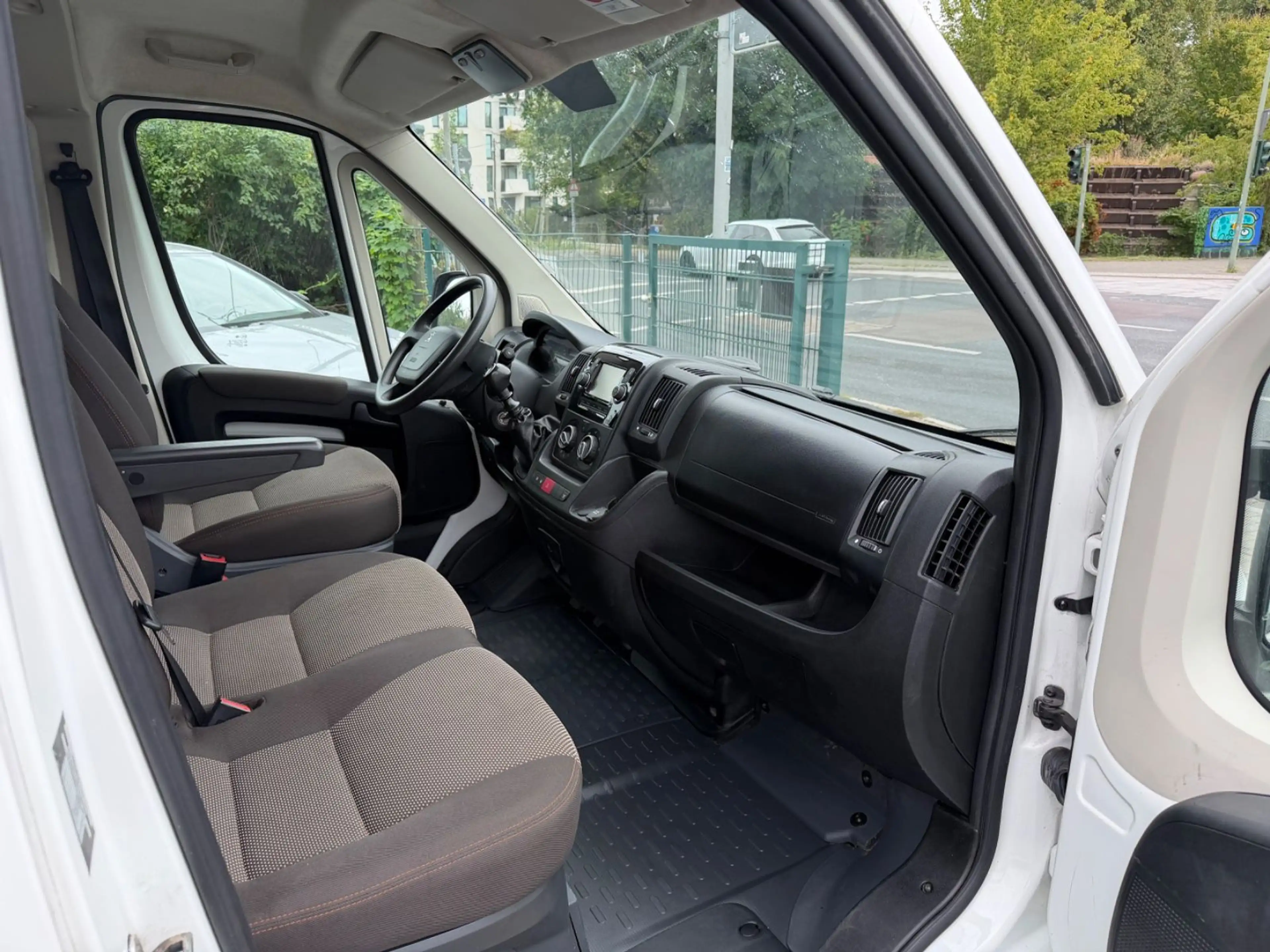 Peugeot Boxer Kasten 330 L1H1 Premium+KLIMA+NAVI+KAMERA+ — photo 11