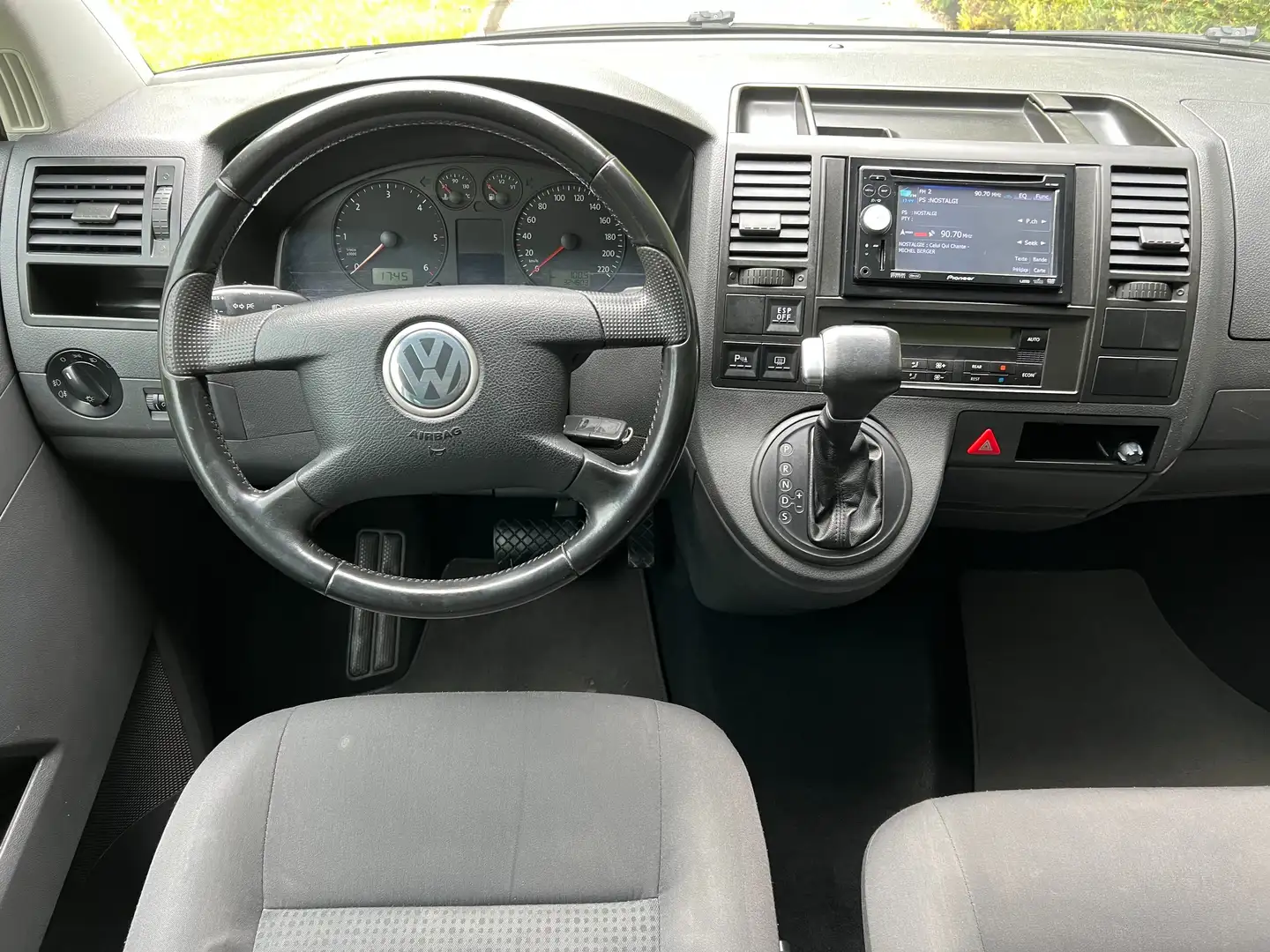 Volkswagen T5 Caravelle Tiptronic A 130 crna - 2