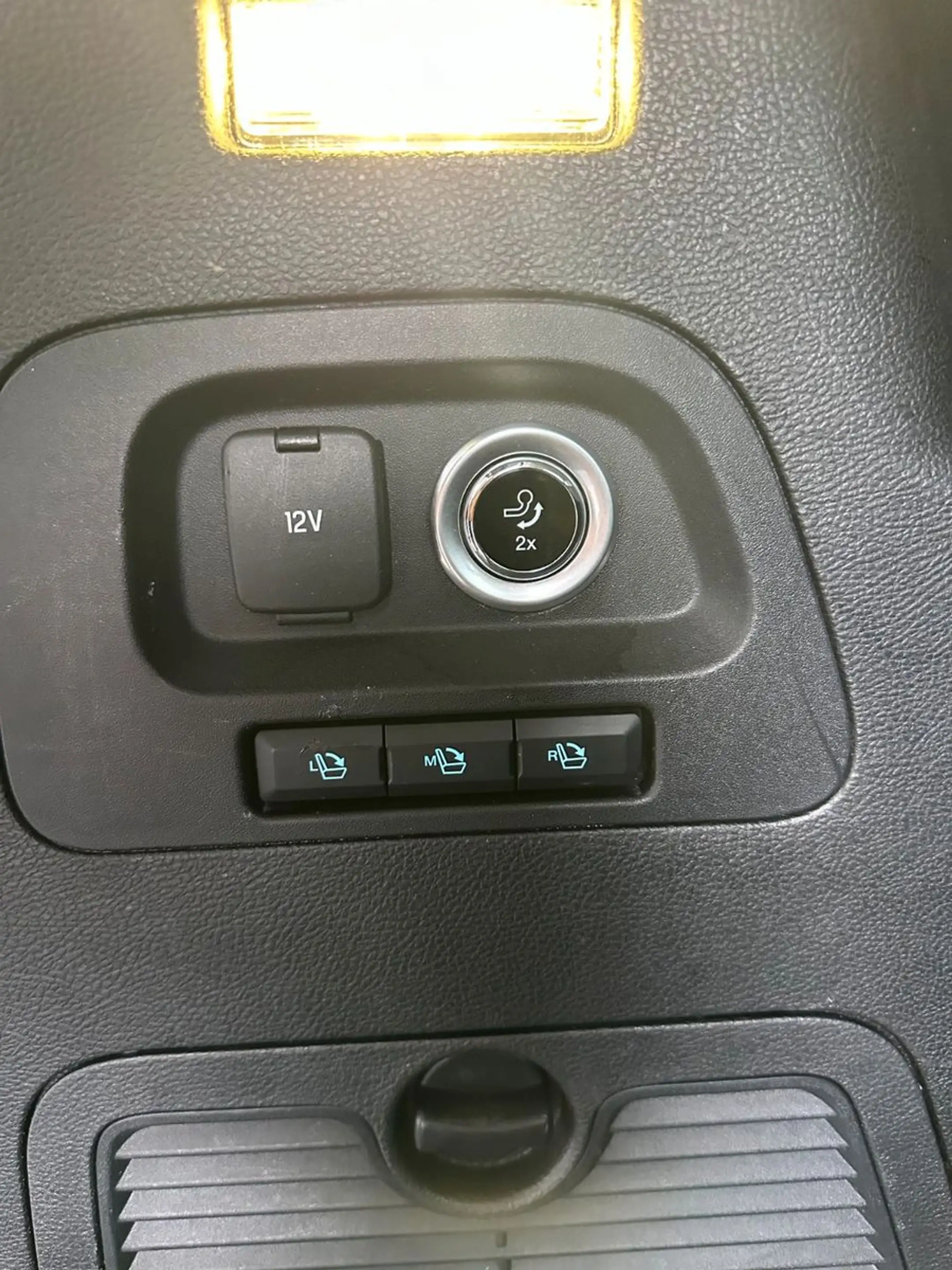 Ford S-Max S-MAX Titanium / Massage / AHK / Kamera — photo 21