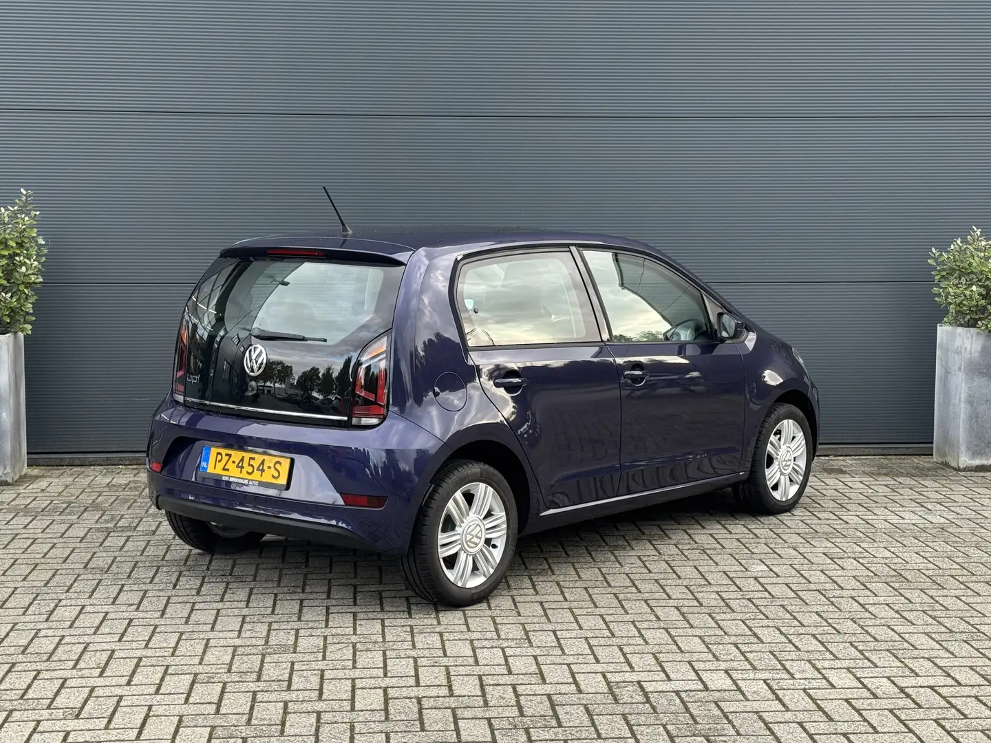 Volkswagen up! 1.0 BMT high | Pano | Automaat | Stoelverwarming | Blauw - 2