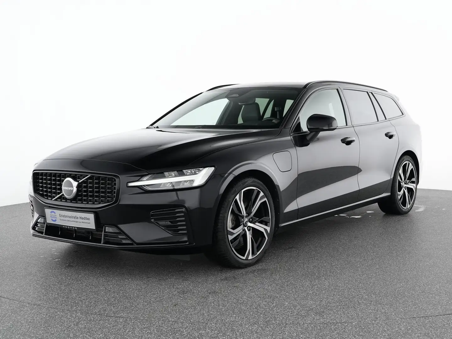 Volvo V60 T8 Recharge AWD Plus Dark 19"+AHK+PANO+ACC Zwart - 1