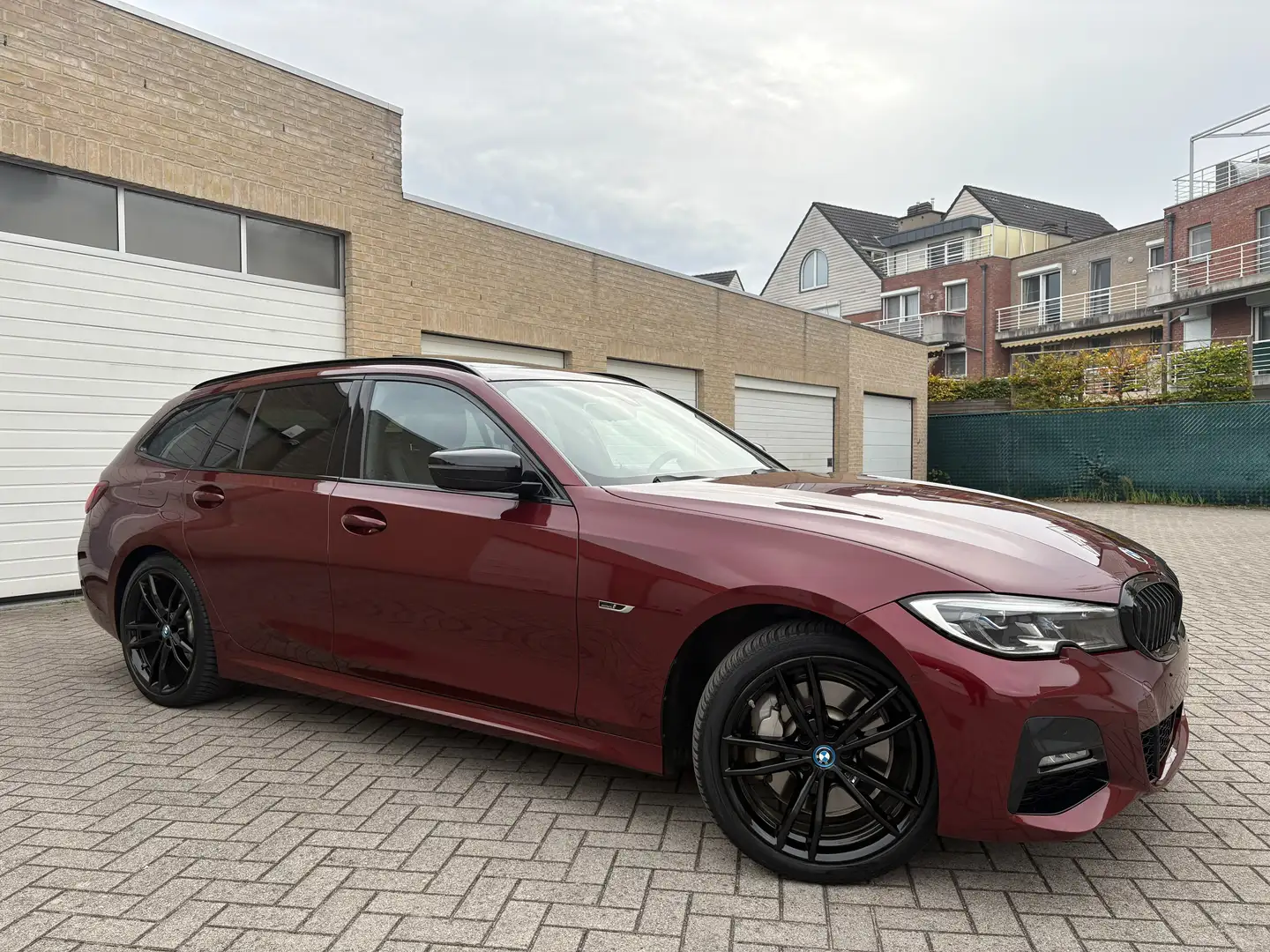 BMW 330 330e Touring xDrive Aut. M Sport / 12 M Garantie Rouge - 1