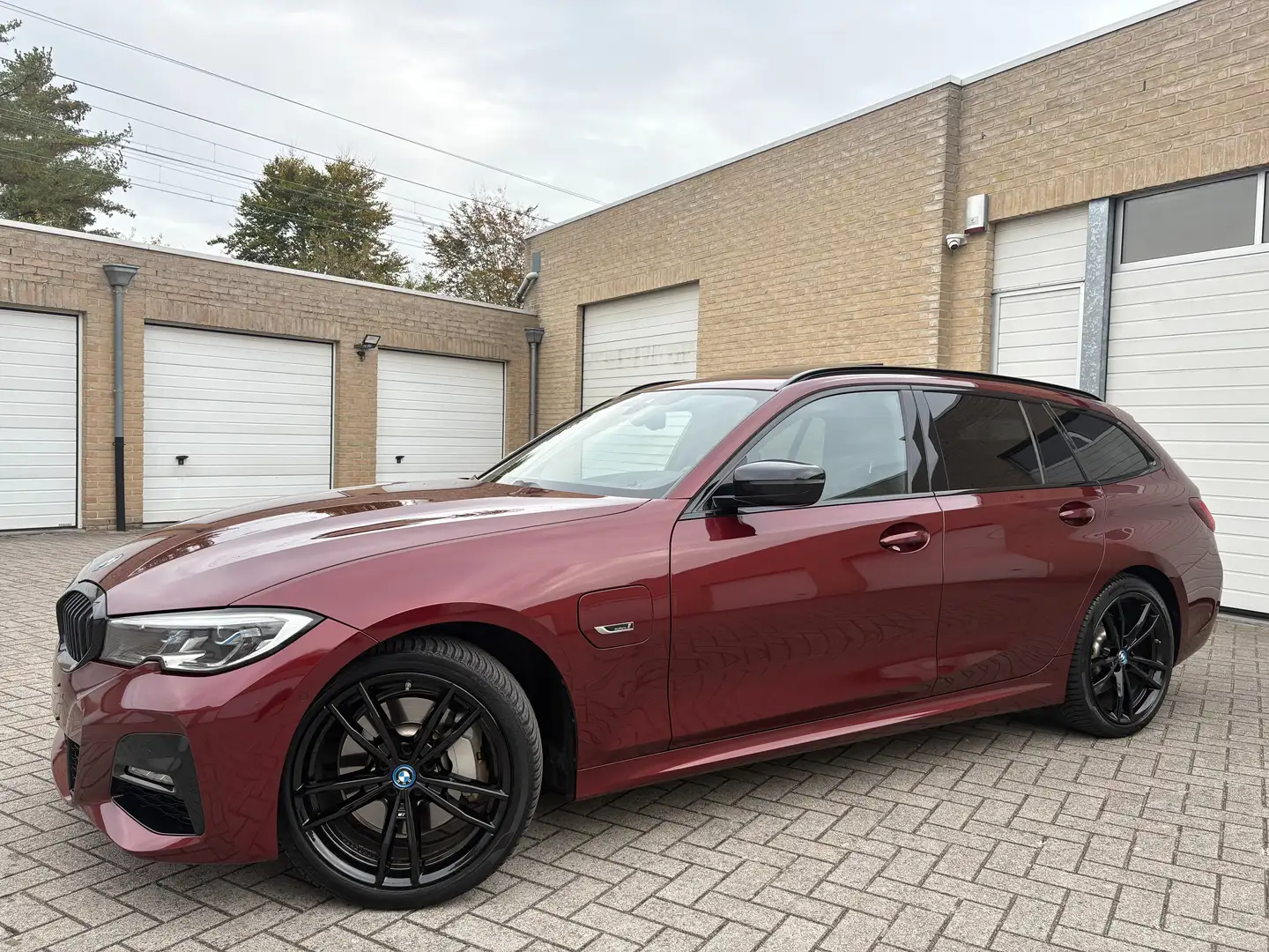 BMW 330 330e Touring xDrive Aut. M Sport / 12 M Garantie Rouge - 2