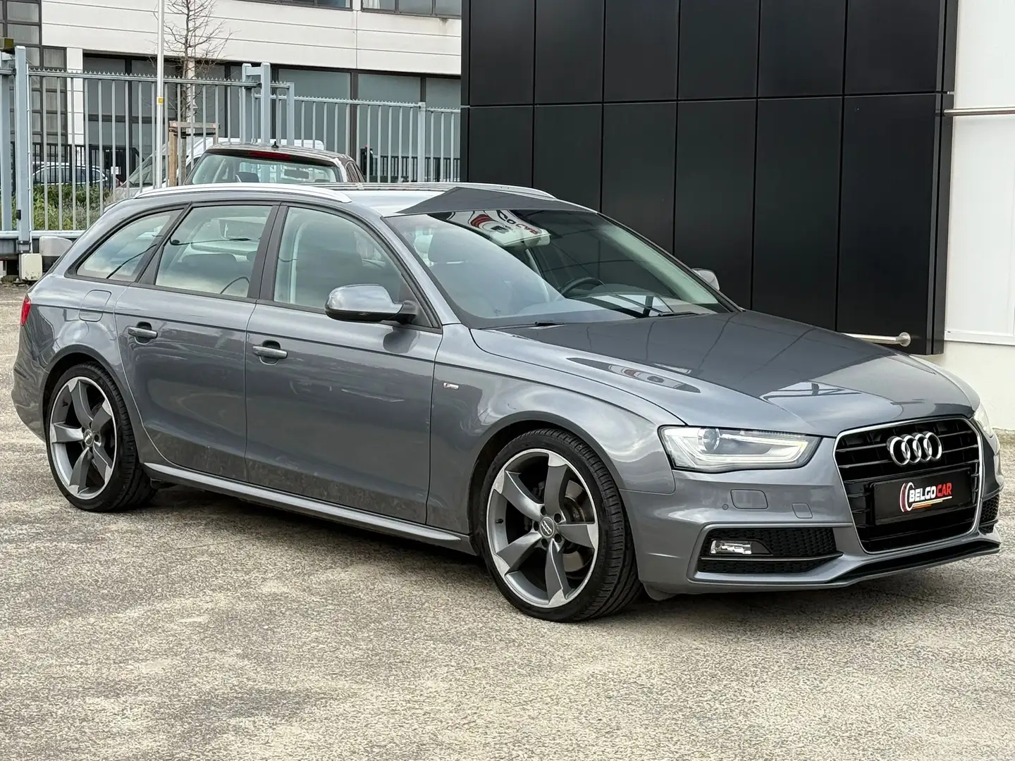 Audi A4 2.0 TDI - AUTOMATIQUE- S line Sportpaket Grijs - 1