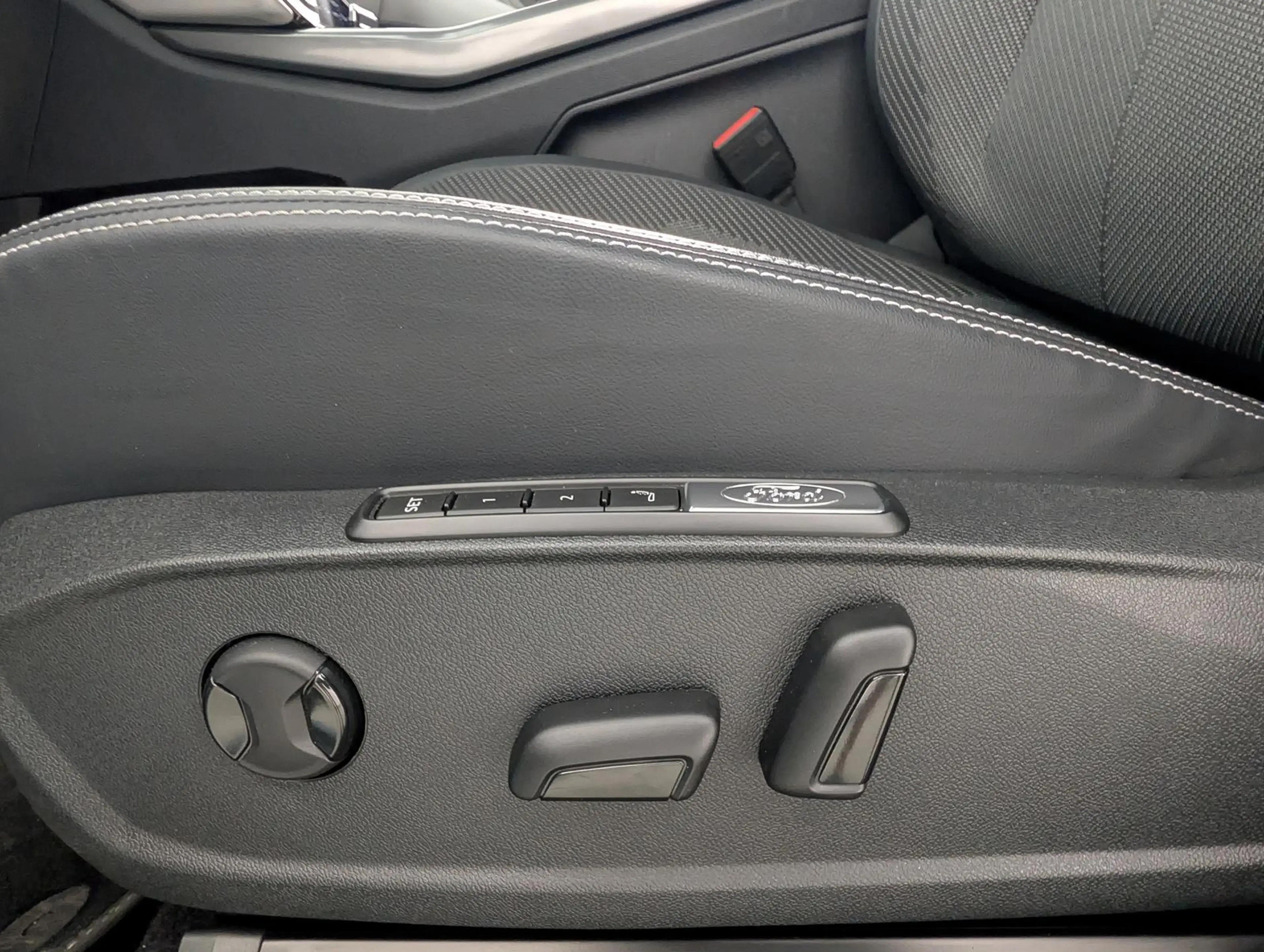 Ford Explorer RWD 150kw ACC+Massage+SHZ+LenkHZ+AHK — photo 13