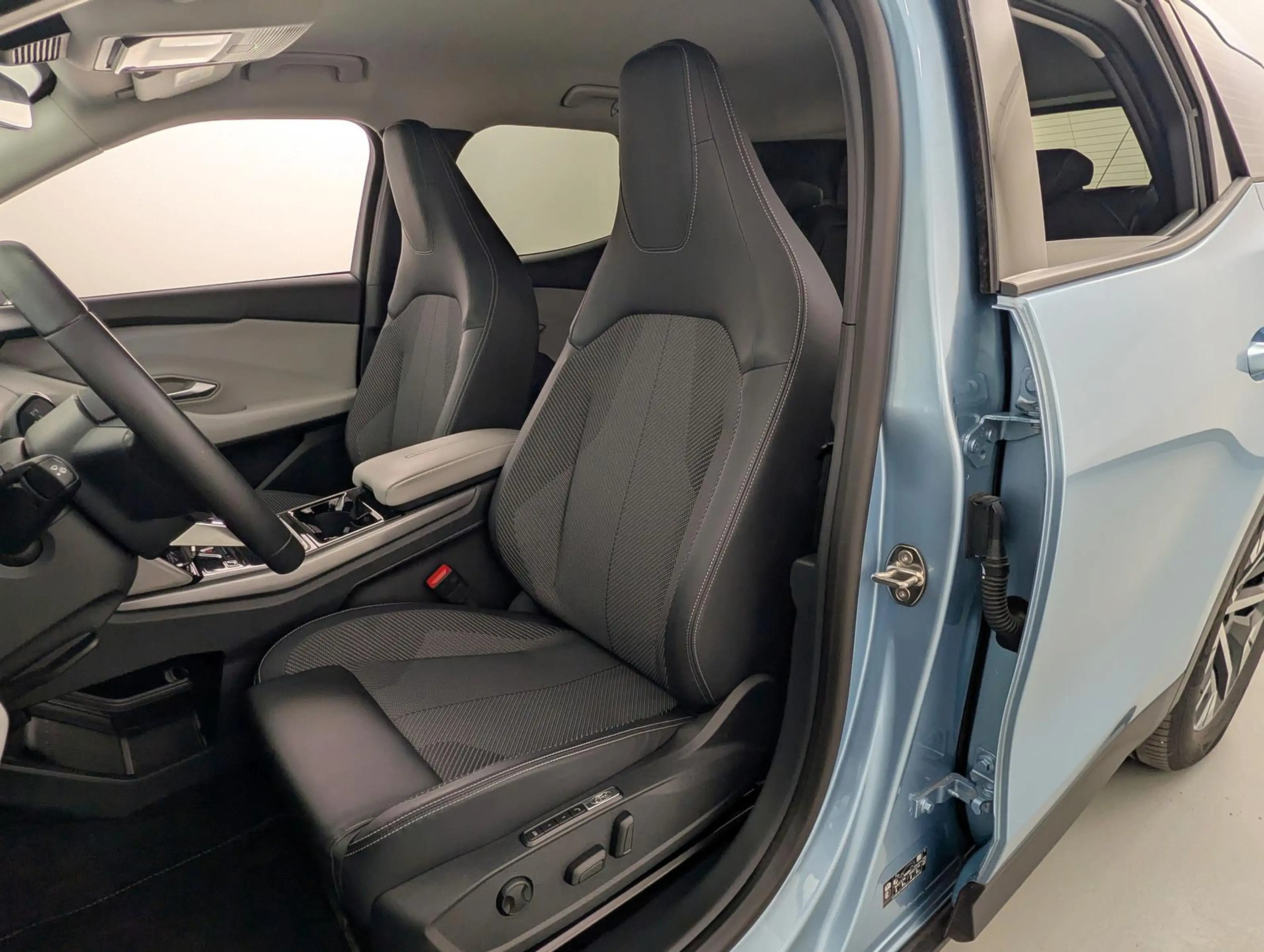 Ford Explorer RWD 150kw ACC+Massage+SHZ+LenkHZ+AHK — photo 12