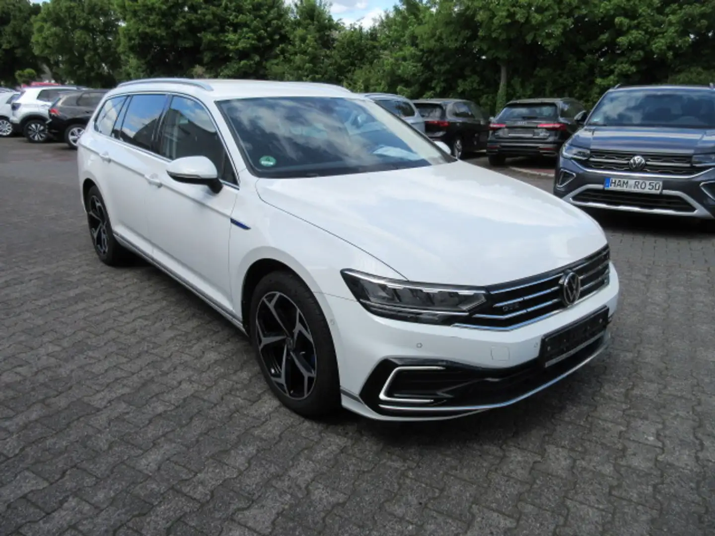 Volkswagen Passat Variant GTE 1.4 eHybrid NAVI AHK KAMERA ACC ALU 18 SITZHZG Weiß - 1