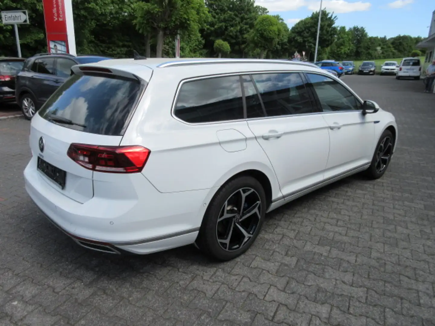 Volkswagen Passat Variant GTE 1.4 eHybrid NAVI AHK KAMERA ACC ALU 18 SITZHZG Weiß - 2