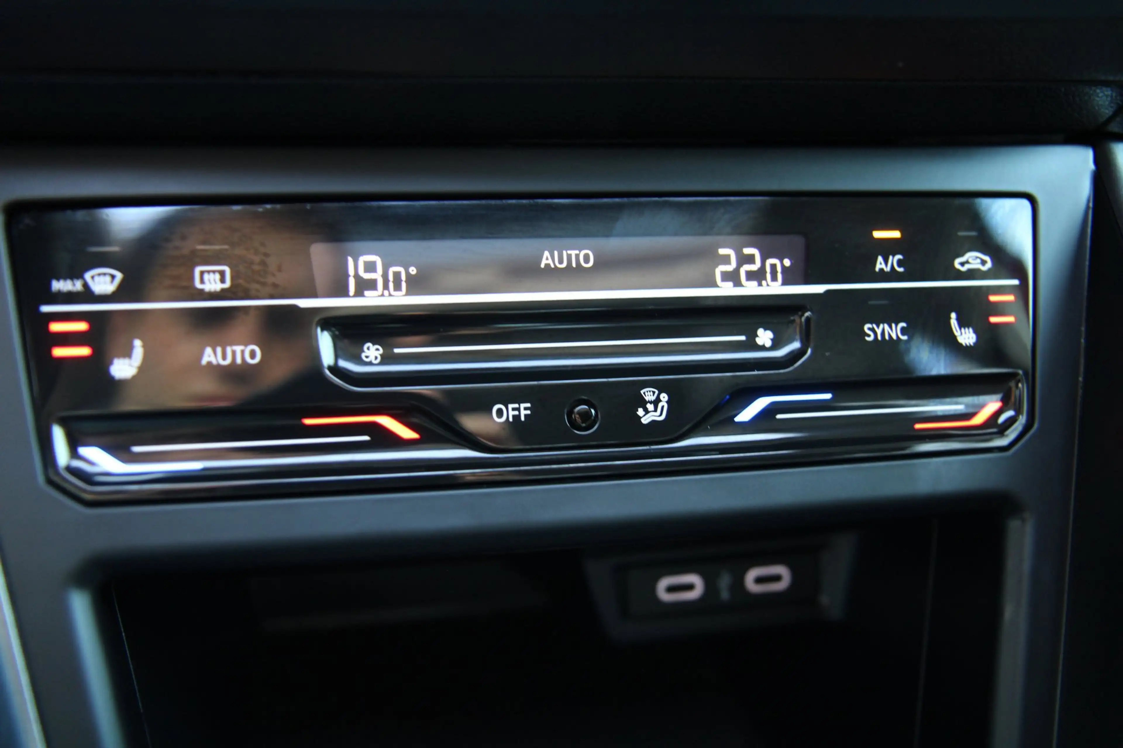 Volkswagen Taigo 1.5 TSI Style DSG Pano Virtual Trekhaak !! — photo 32