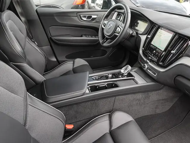Volvo XC60 view 8