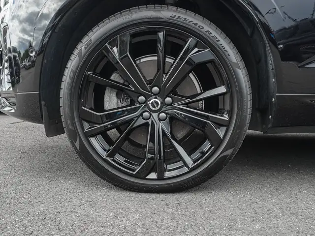 Volvo XC60 view 7