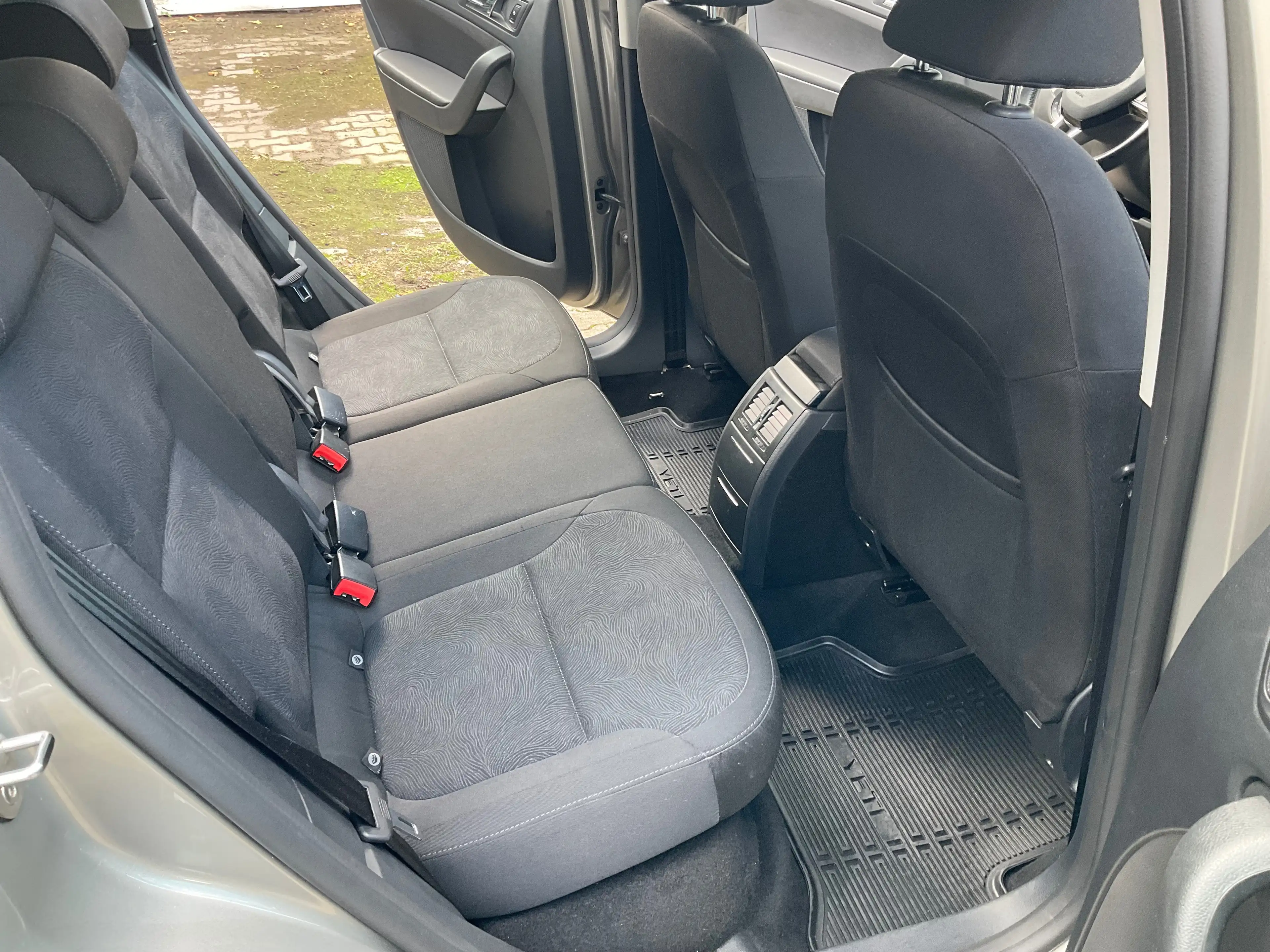 Skoda Yeti Yeti, 2.0 TDI, NAVI, PDC, ALU, — photo 13