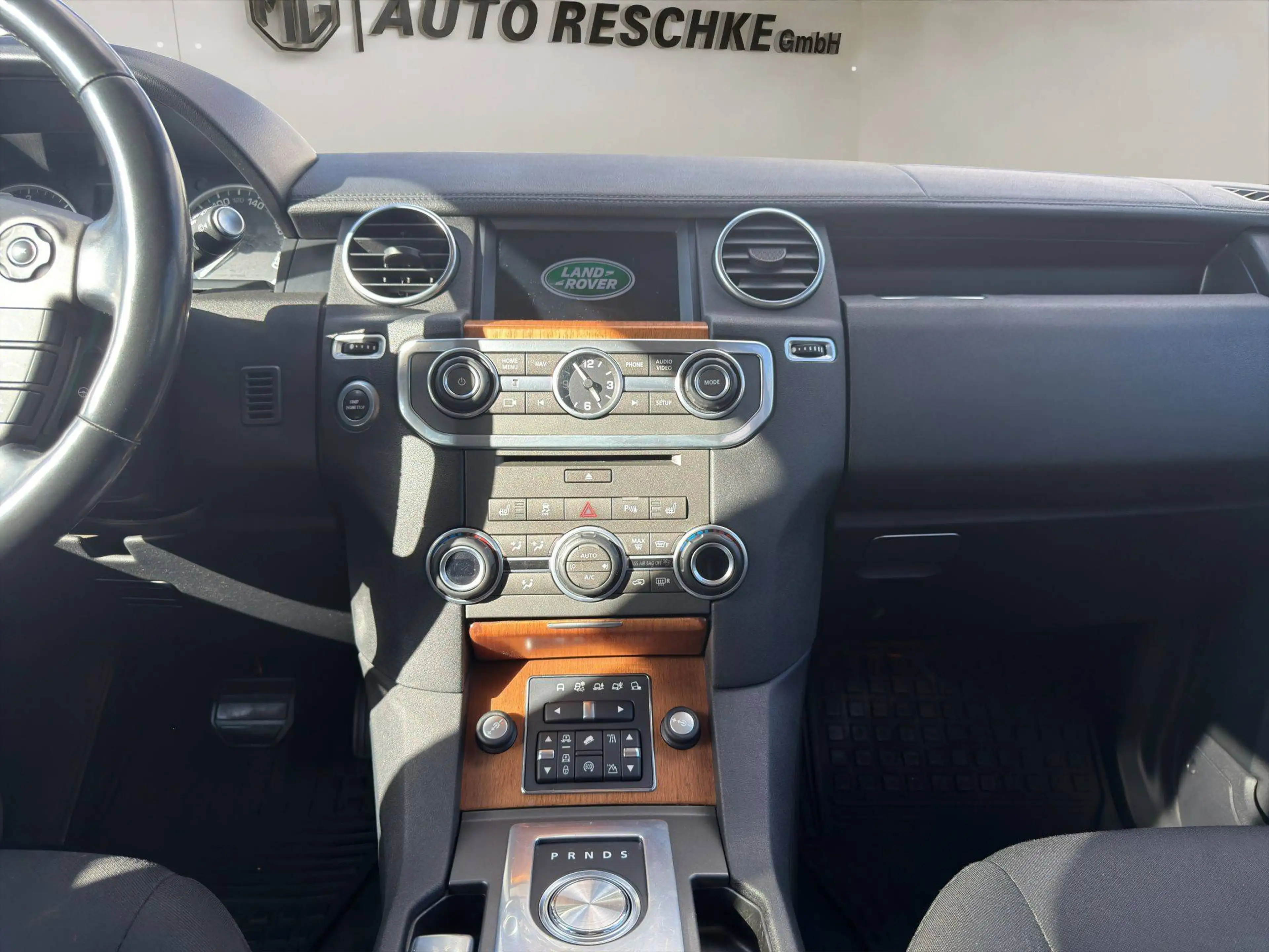 Land Rover Discovery SDV6 SE / Austauschmotor / AHK / ACC / Standheizung — photo 13