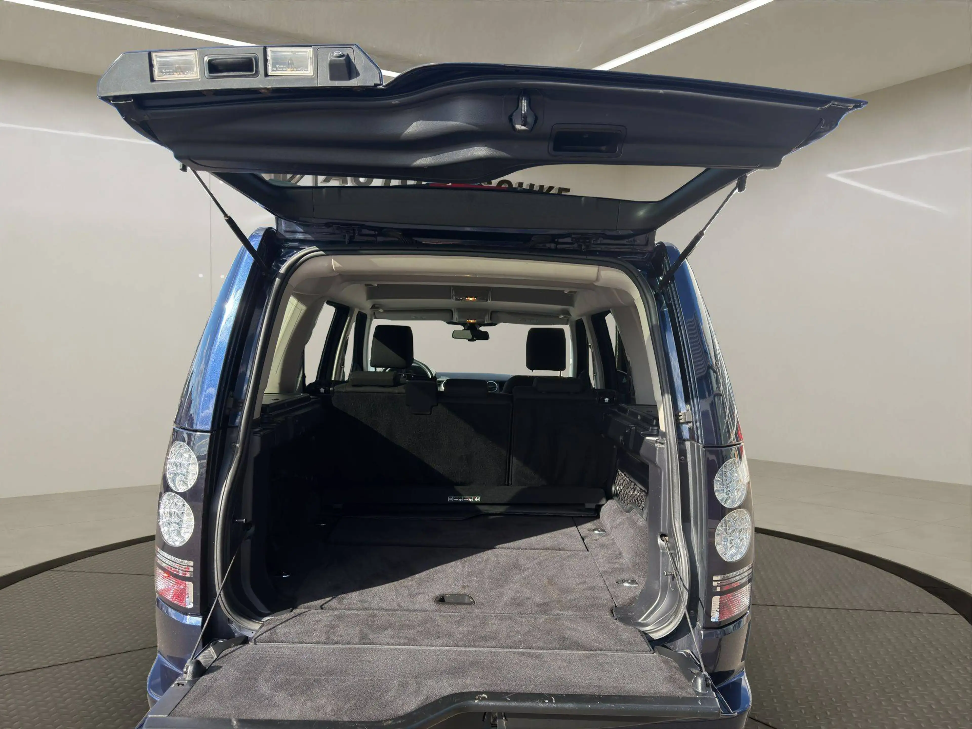 Land Rover Discovery SDV6 SE / Austauschmotor / AHK / ACC / Standheizung — photo 8