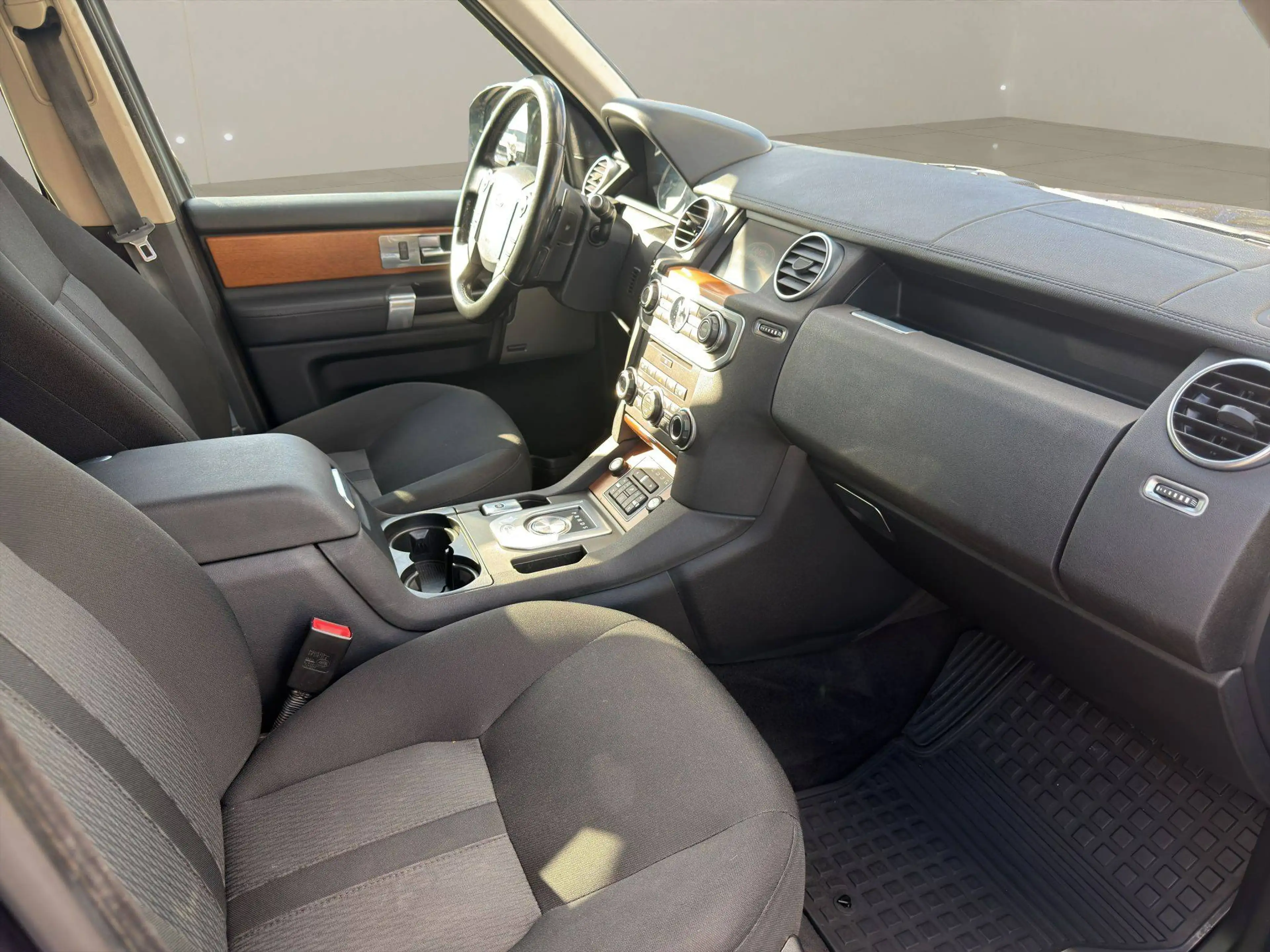 Land Rover Discovery SDV6 SE / Austauschmotor / AHK / ACC / Standheizung — photo 10