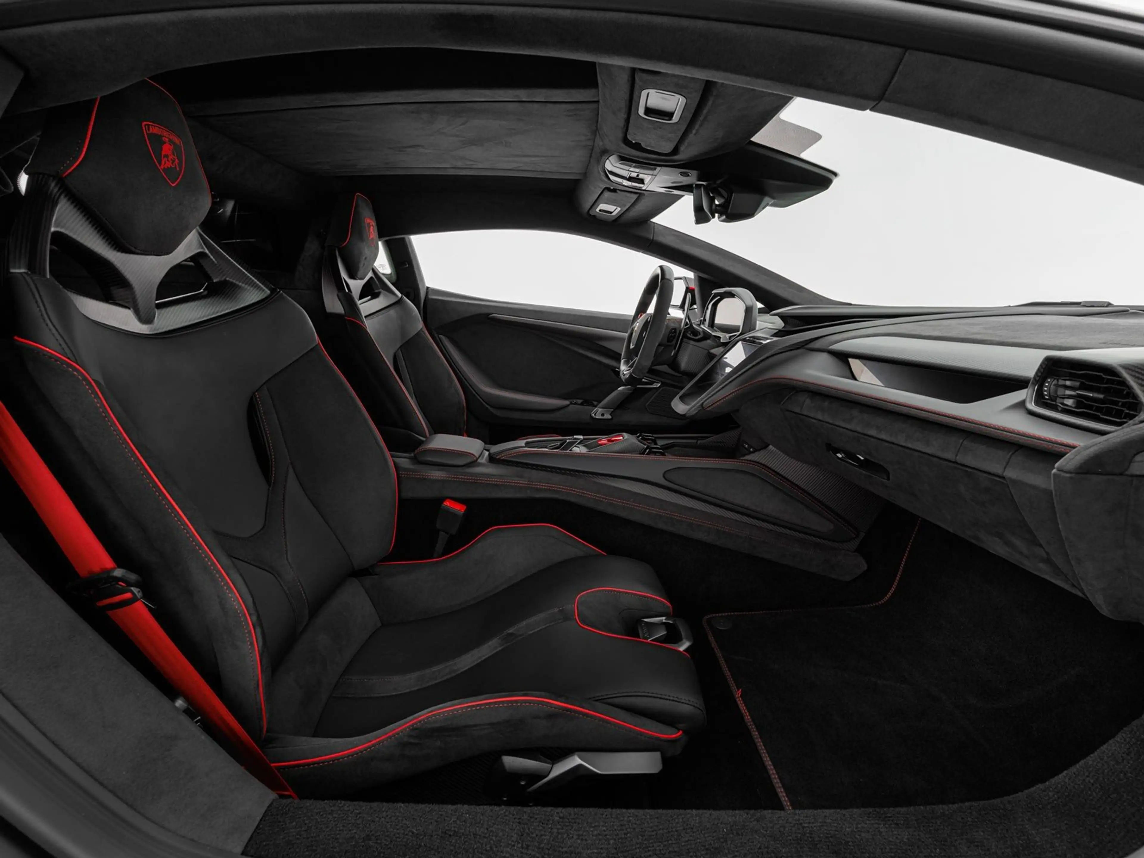 Lamborghini Revuelto — photo 11