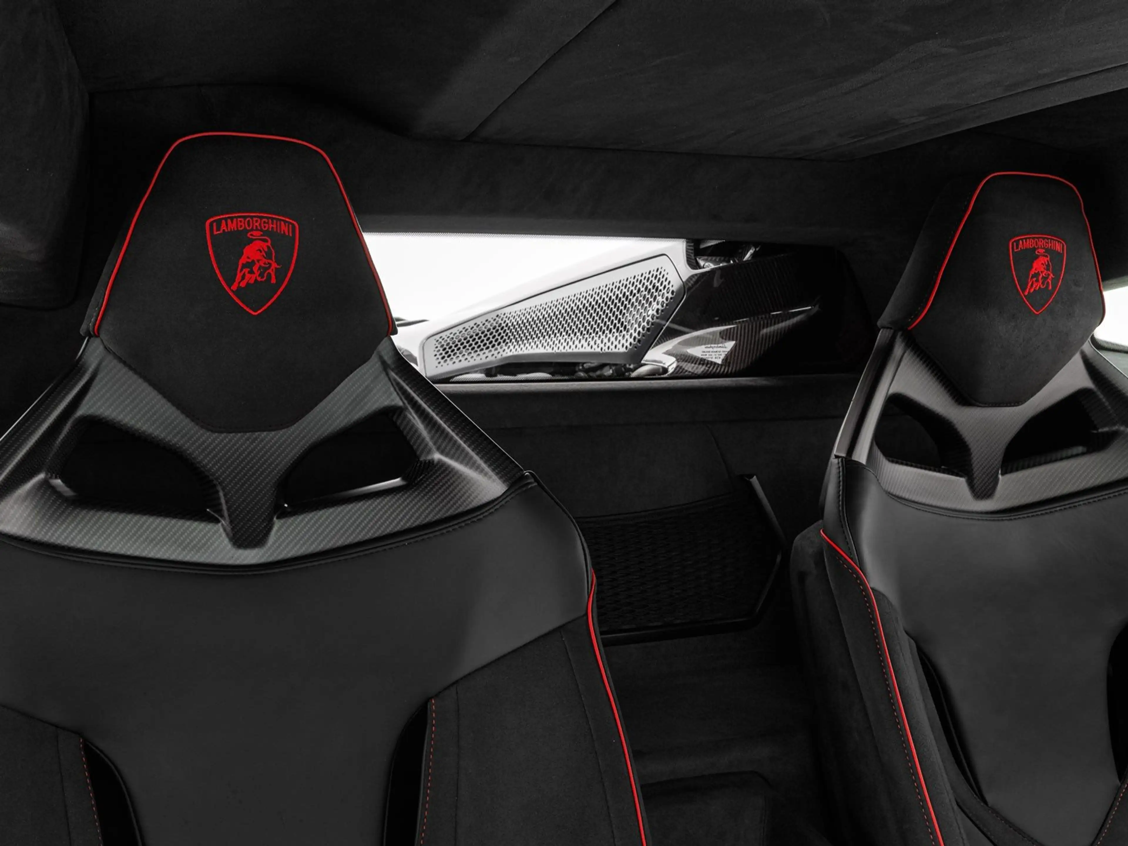 Lamborghini Revuelto — photo 13