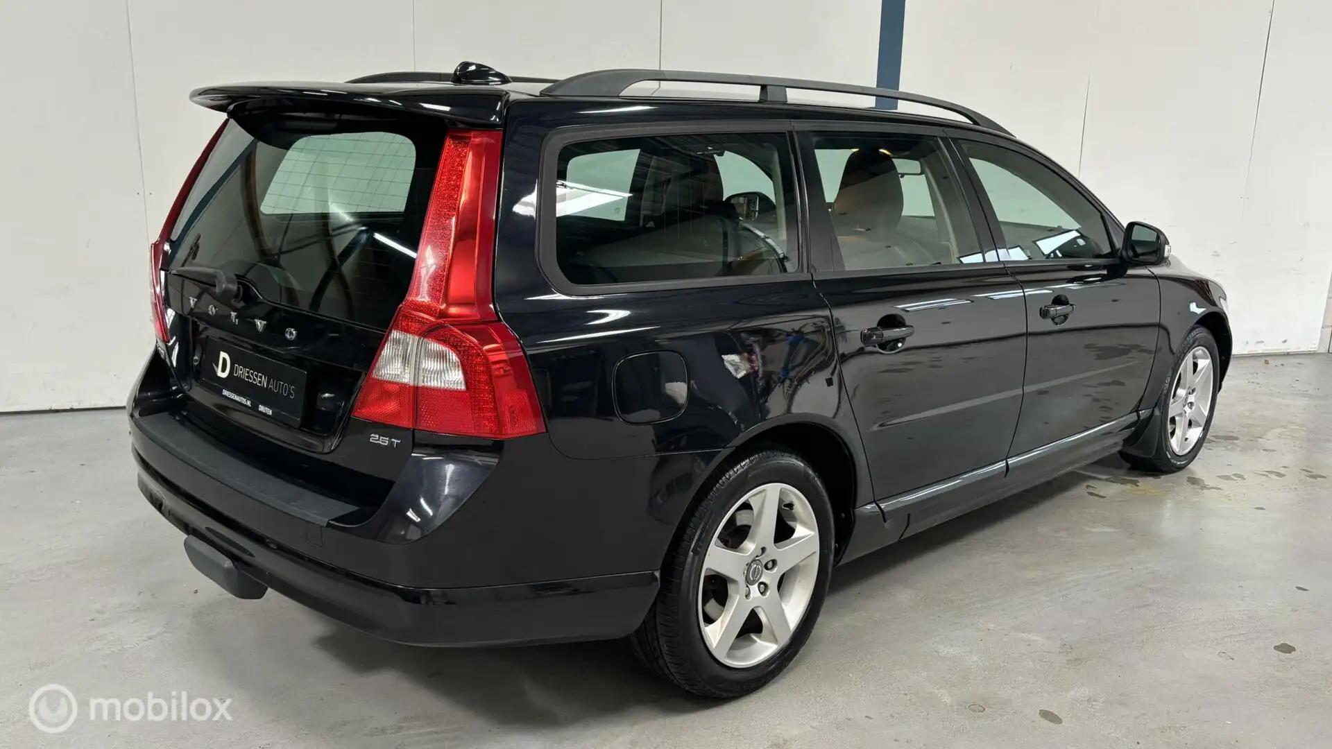 Volvo V70 2.5T Momentum AUTOMAAT/XENON/YOUNGTIMER Noir - 2