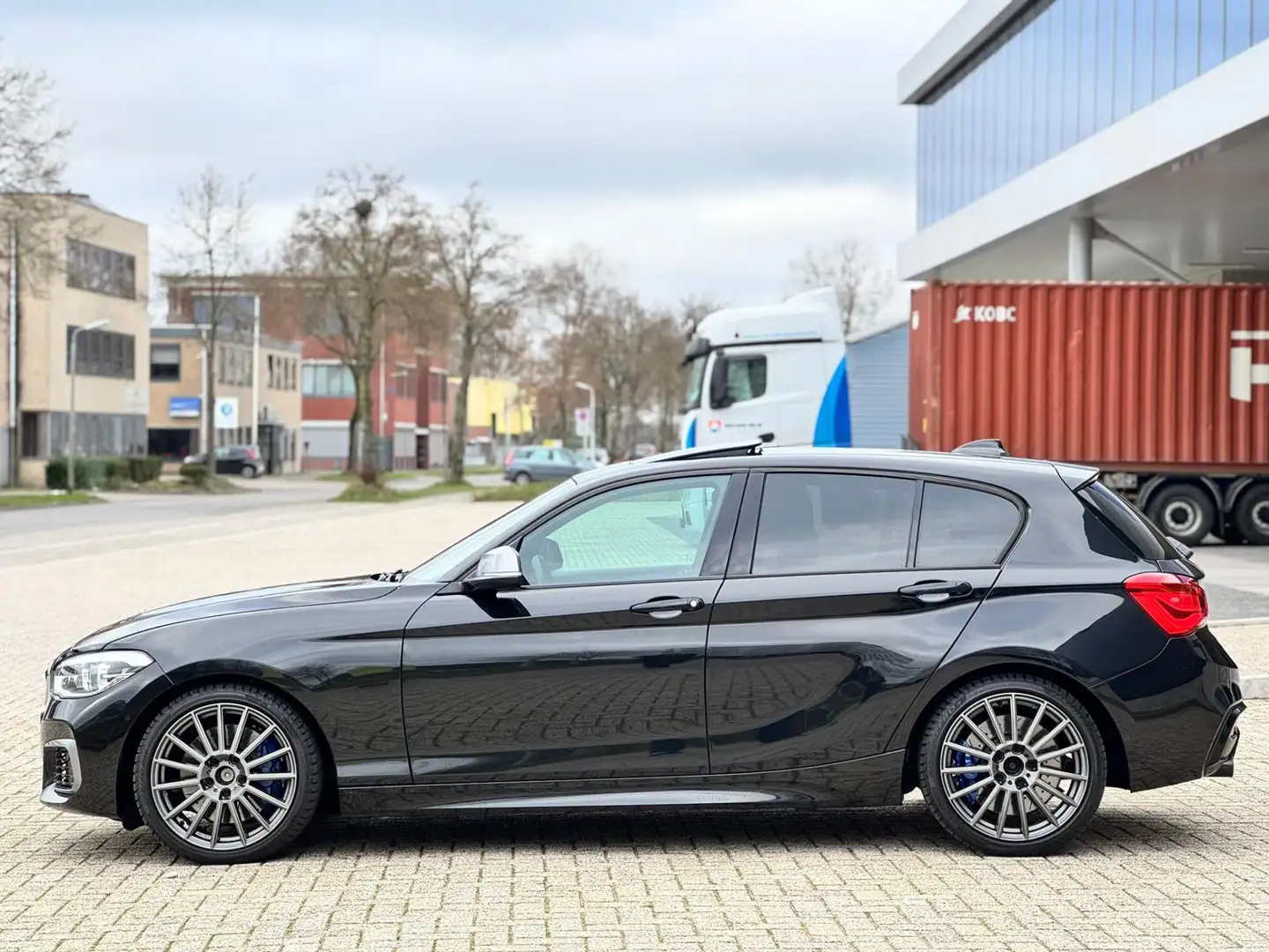 BMW 140 1-serie M140i xDrive Centennial High Executive Schwarz - 2