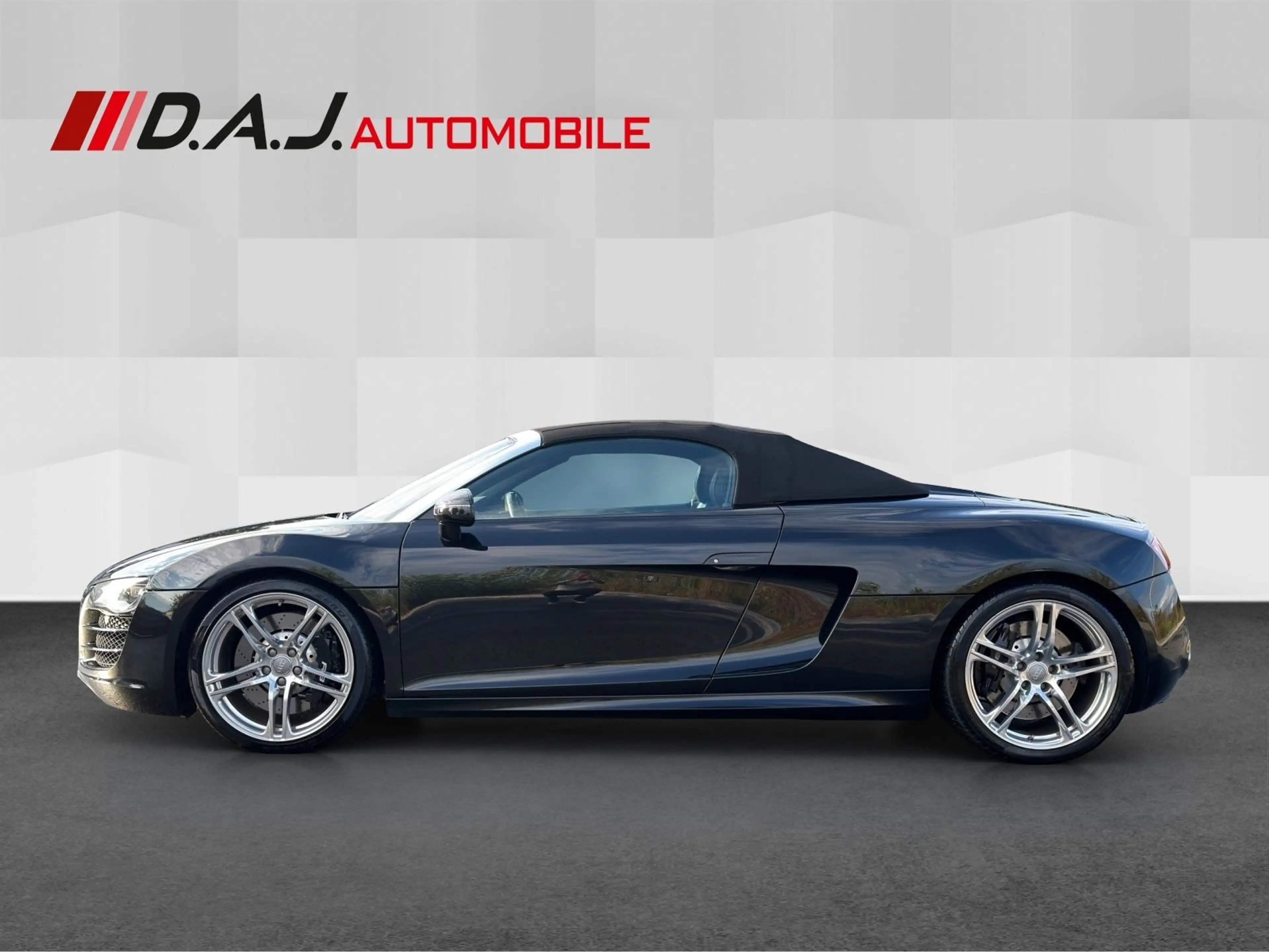 Audi R8 Spyder 5.2 FSI R tronic quattro exclusive — photo 2