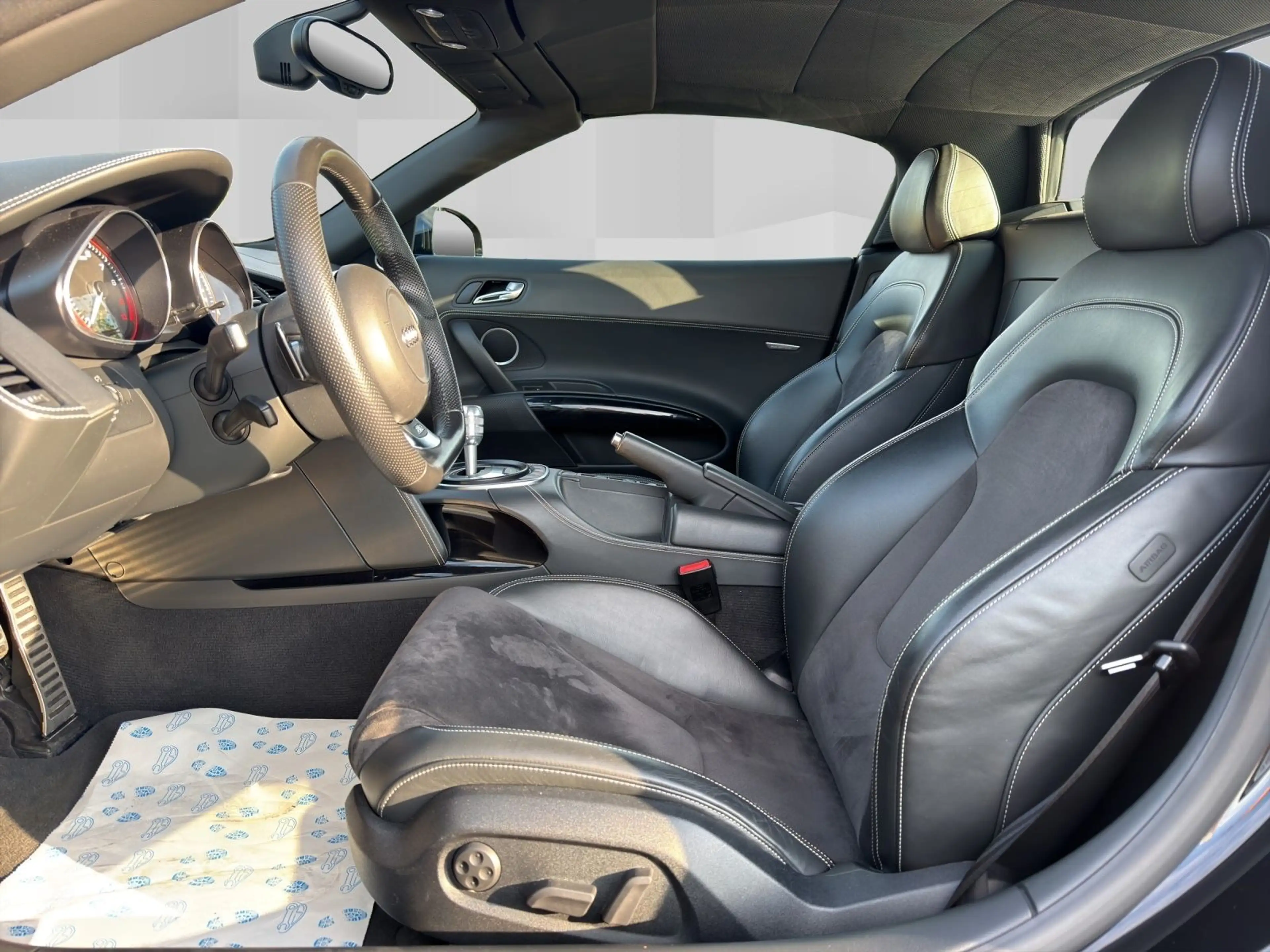 Audi R8 Spyder 5.2 FSI R tronic quattro exclusive — photo 9