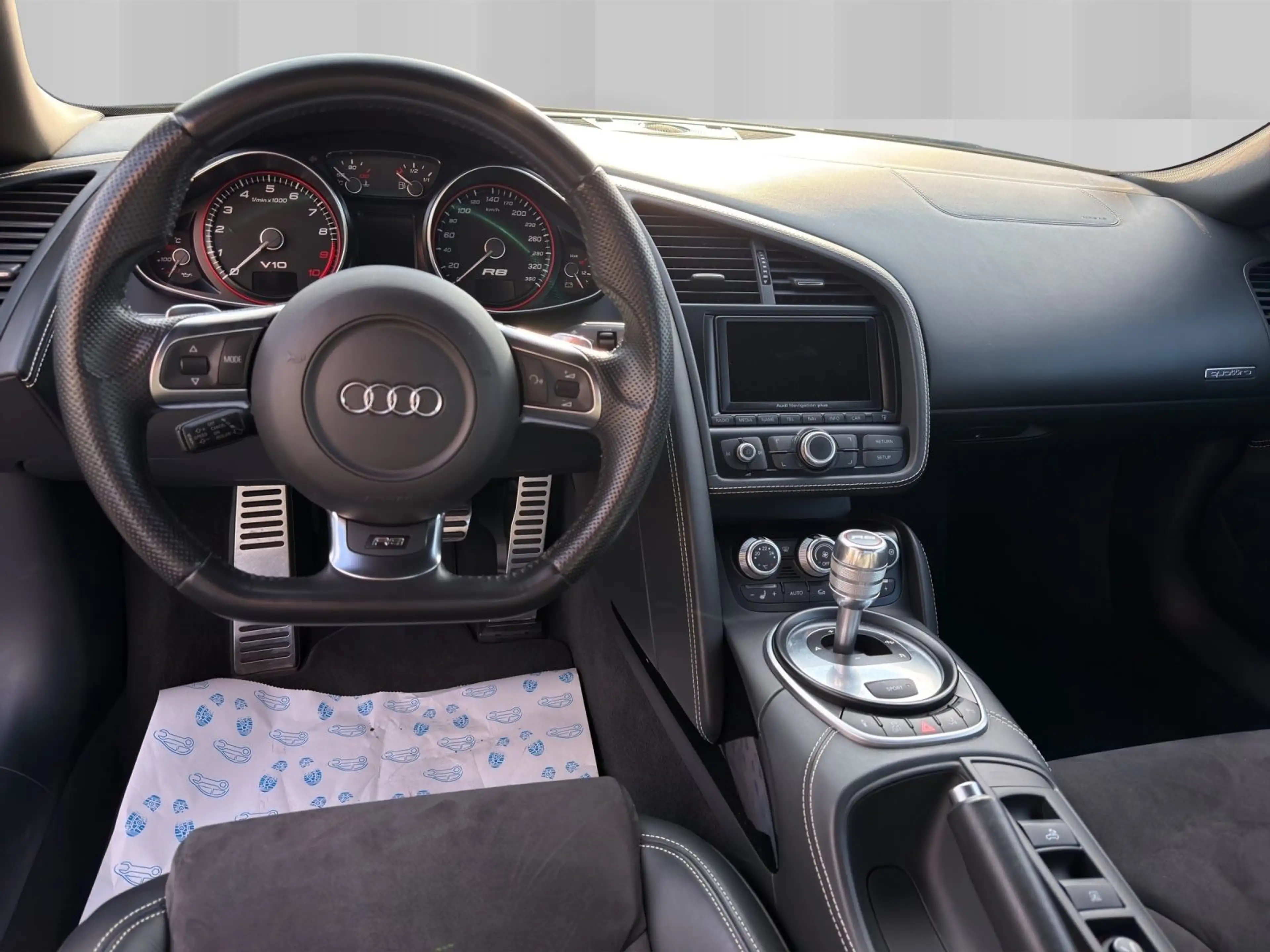 Audi R8 Spyder 5.2 FSI R tronic quattro exclusive — photo 11
