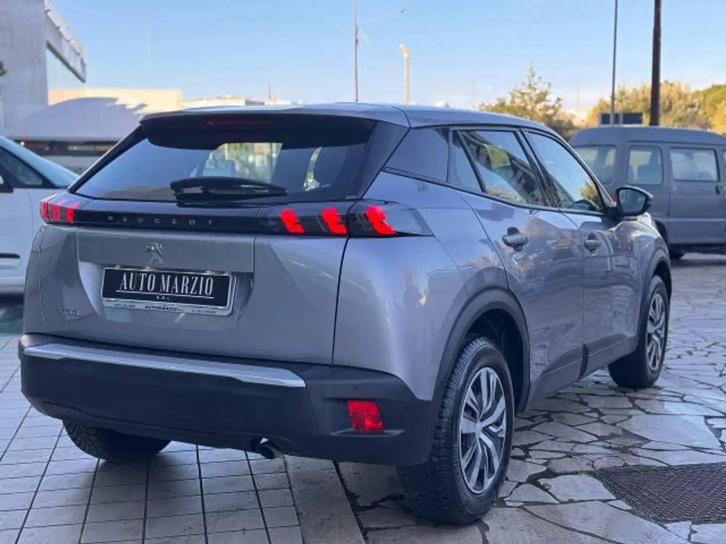 Peugeot 2008 1.5 bluehdi Active s&s 100cv Gris - 2