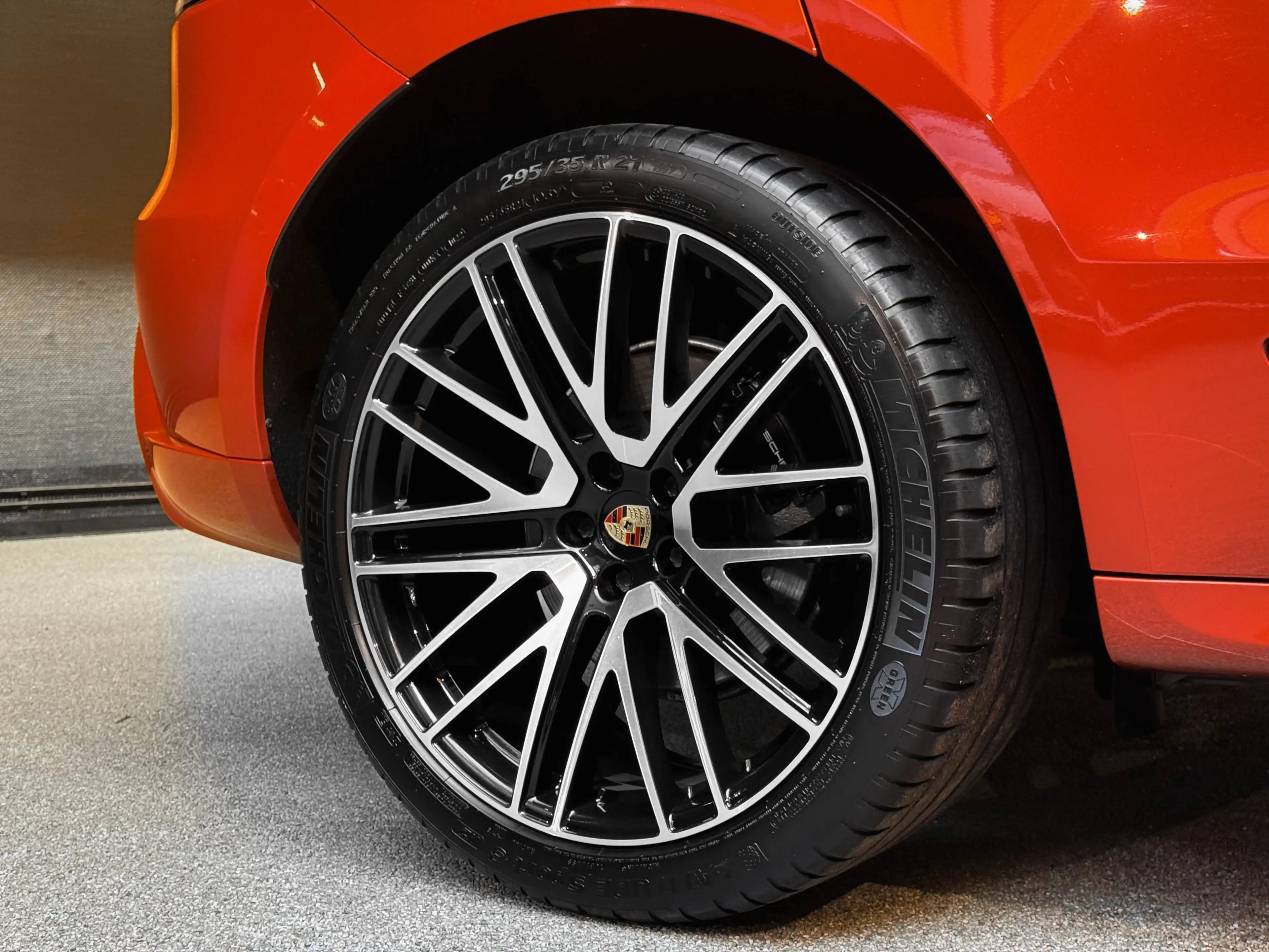 Porsche Macan Pano+ACC+911 Turbo Design+Luftfederung — photo 12