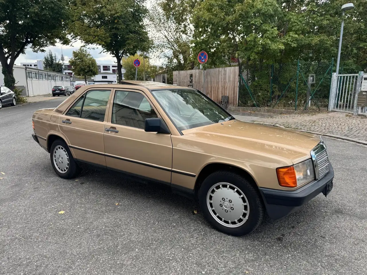 Mercedes-Benz 190 Oldtimer Mercedes 190 E 2.3, foto 2