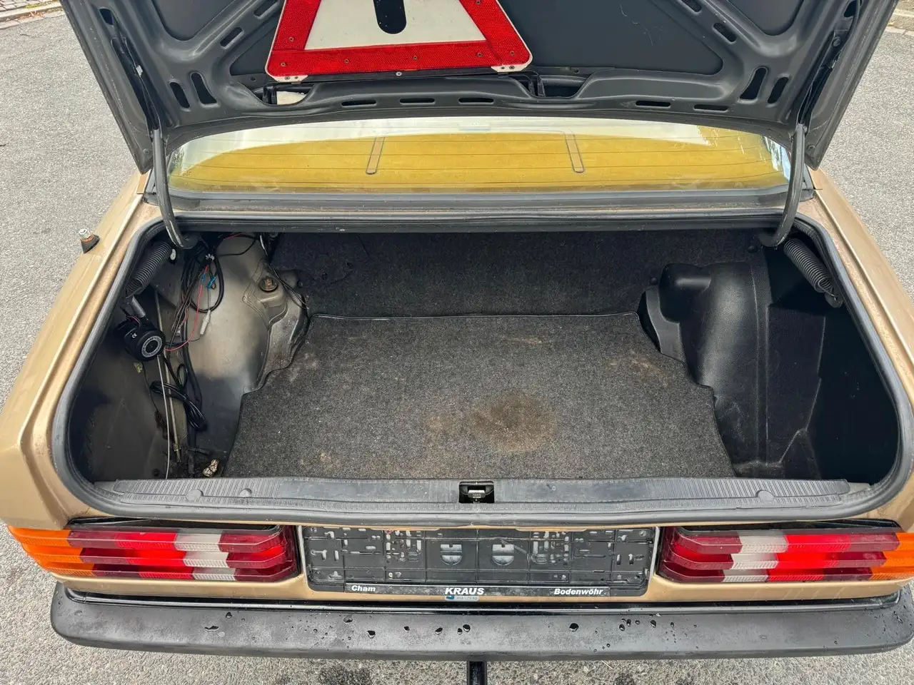 Mercedes-Benz 190 Oldtimer Mercedes 190 E 2.3, foto 6