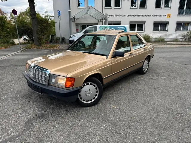 Mercedes-Benz 190 Oldtimer Mercedes 190 E 2.3