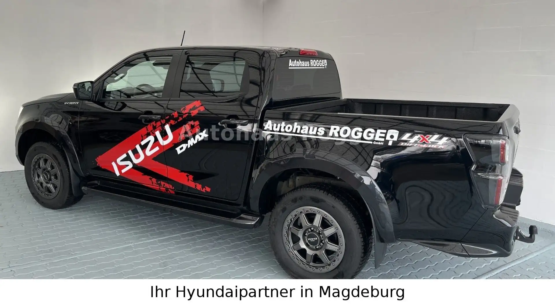 Isuzu D-Max Double Cab 4x4 V-Cross A/T Czarny - 2