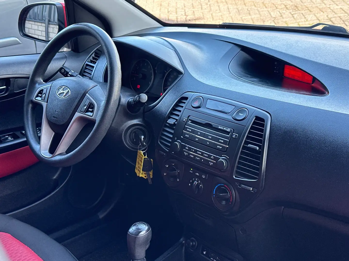 Hyundai i20 1.4i DynamicVersion Airco - Nieuw koppelingset - N Rood - 2