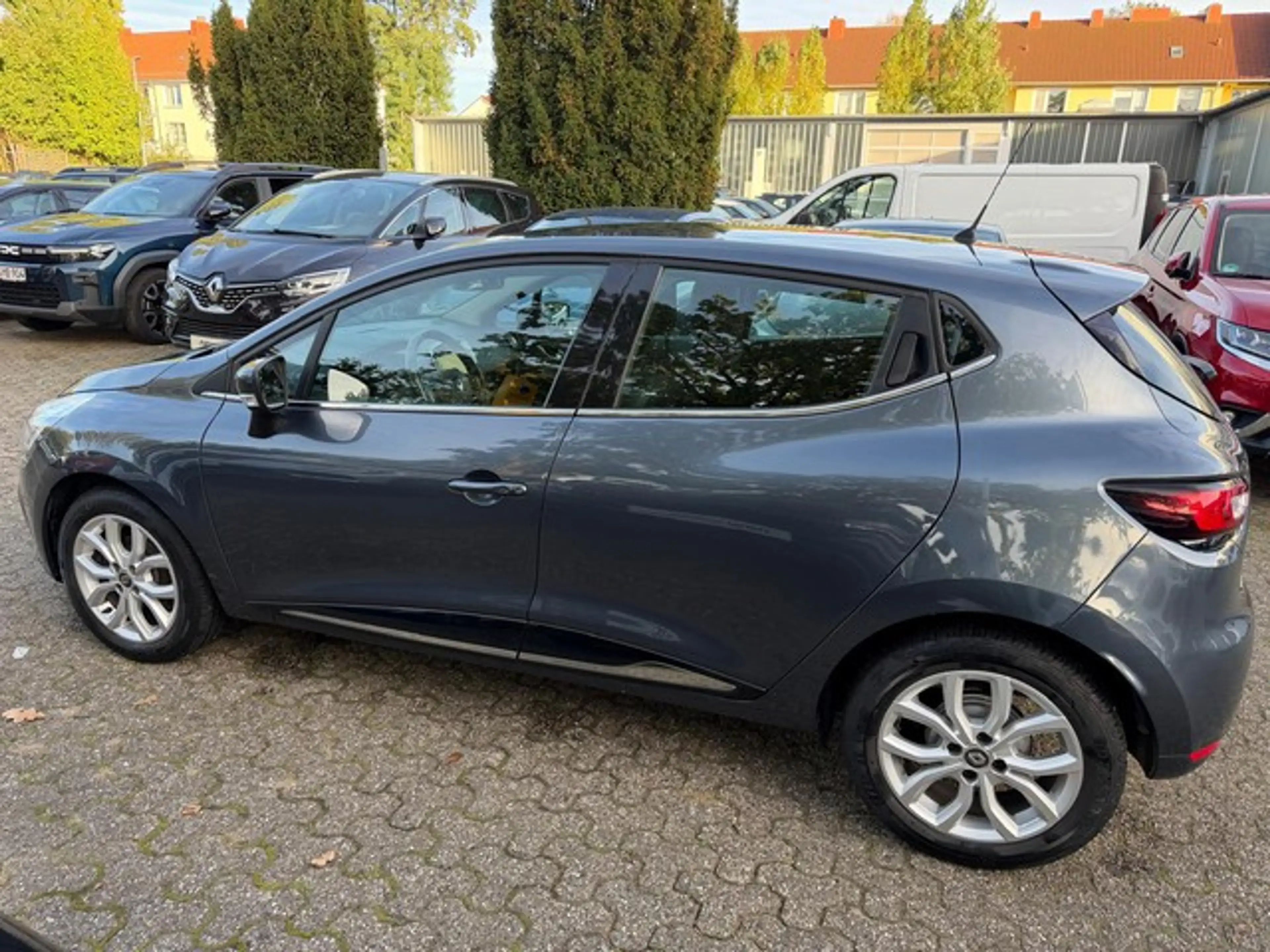 Renault Clio Intens — photo 11