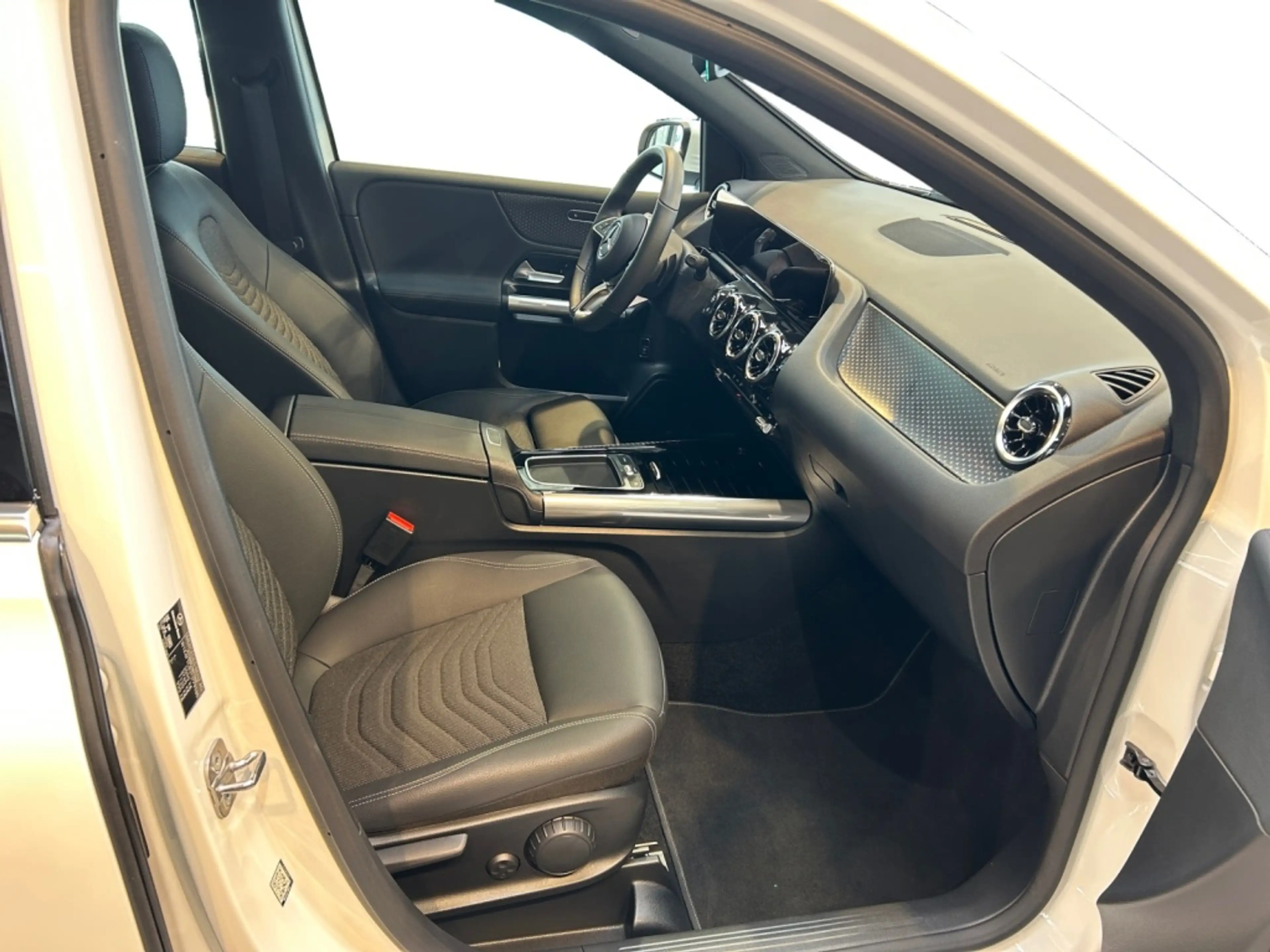 Mercedes-Benz B 200 d Progressive MBUX+Progressive+AHK+Wide — photo 10