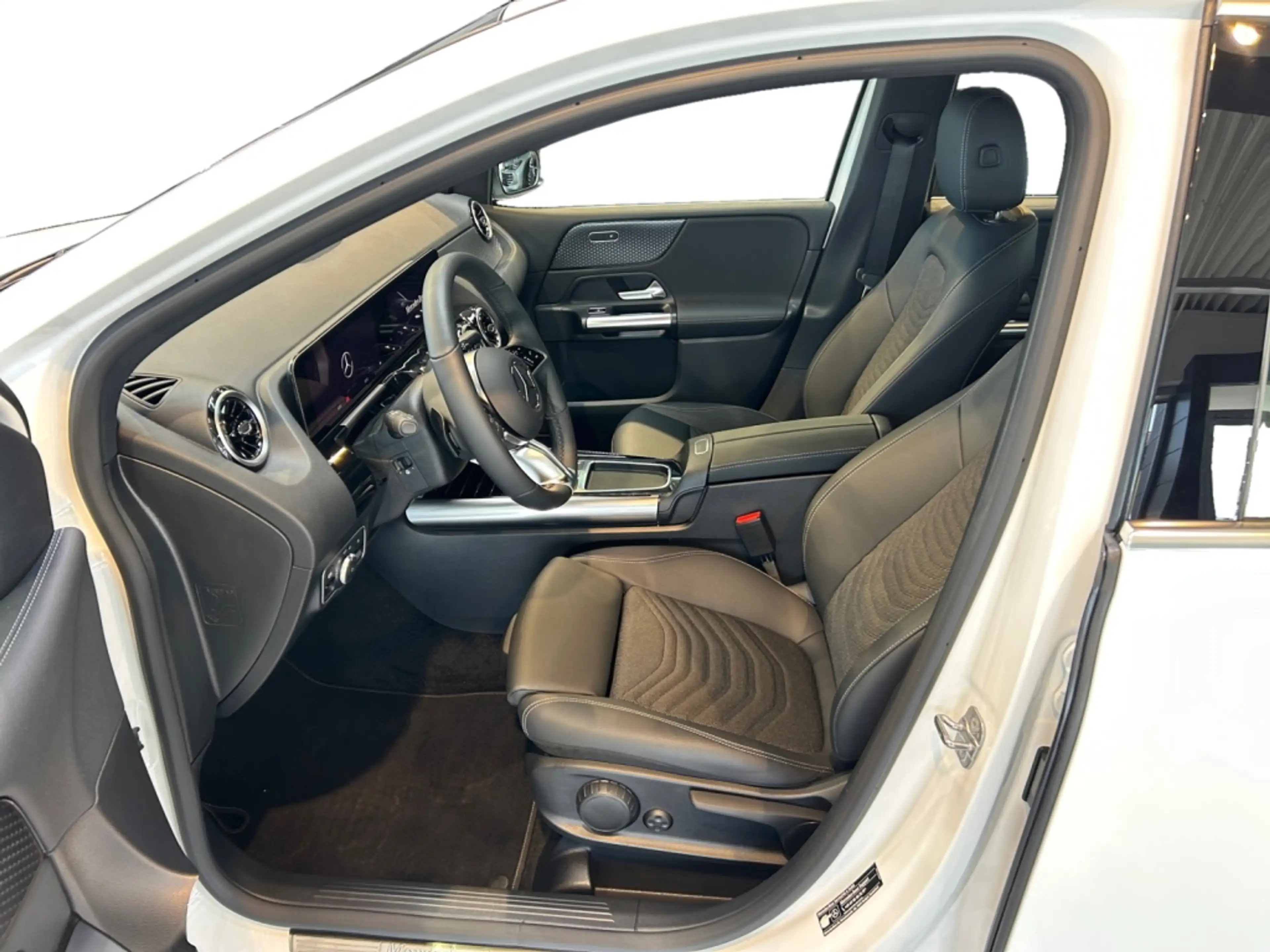 Mercedes-Benz B 200 d Progressive MBUX+Progressive+AHK+Wide — photo 9