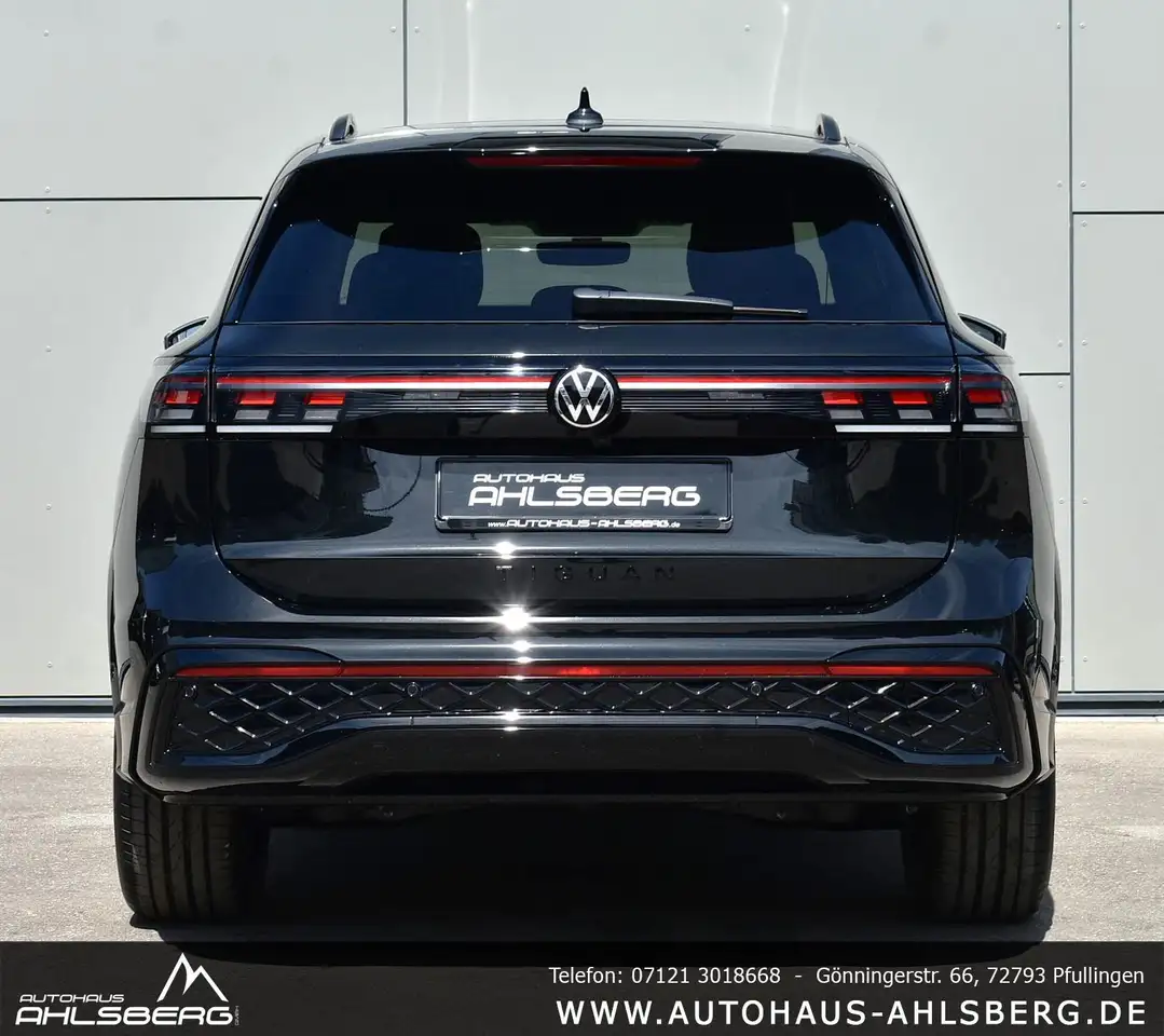 Volkswagen Tiguan R-LINE/STHZ HUD/PANO/20 ZOLL/H&K/BLACK/IQ 8