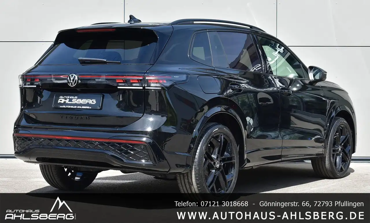 Volkswagen Tiguan R-LINE/STHZ HUD/PANO/20 ZOLL/H&K/BLACK/IQ 7