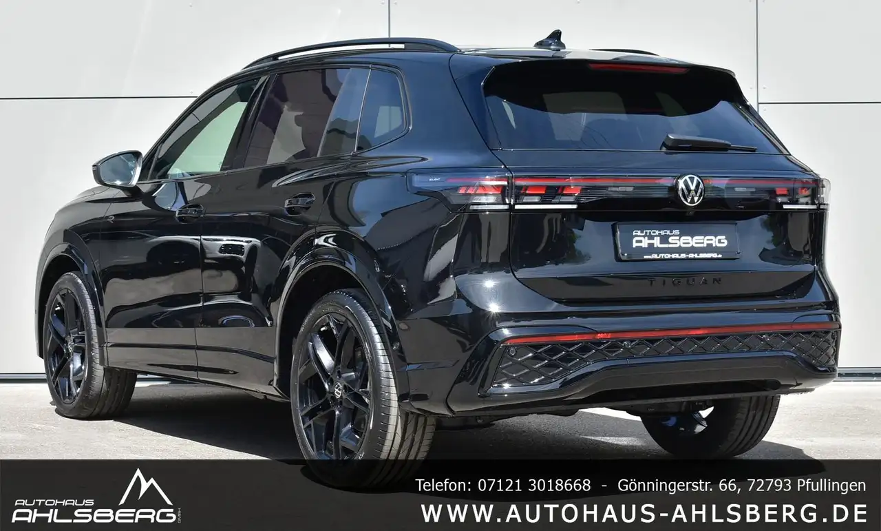 Volkswagen Tiguan R-LINE/STHZ HUD/PANO/20 ZOLL/H&K/BLACK/IQ 9