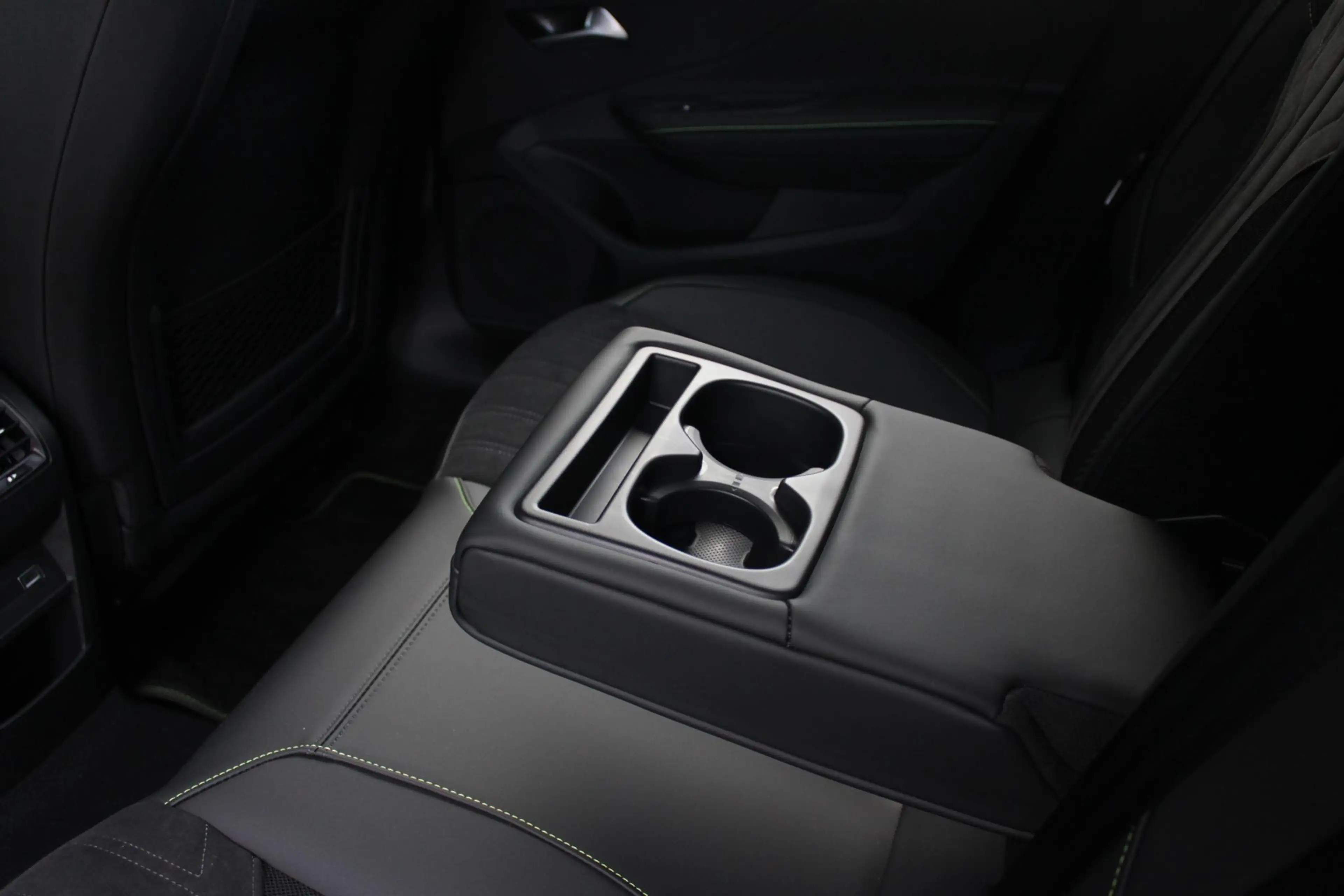 Peugeot 408 1.2 Hybrid 145PK AUTOMAAT GT *NIEUWE AUTO!* | ELEK — photo 18