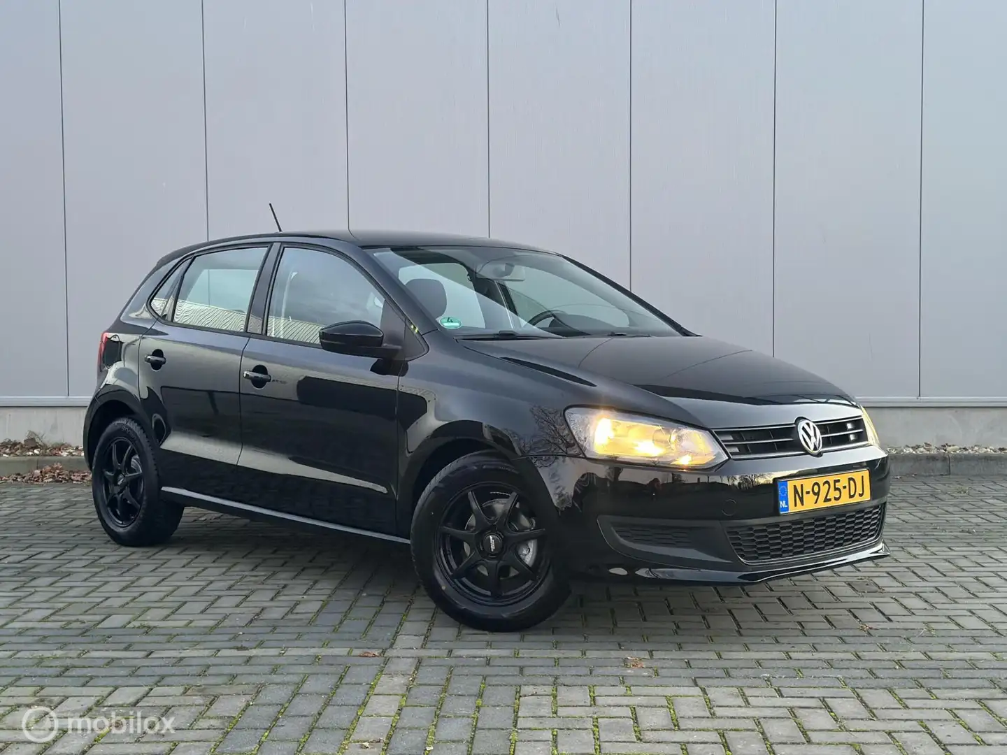 Volkswagen Polo 1.2 Easyline Zwart - 1