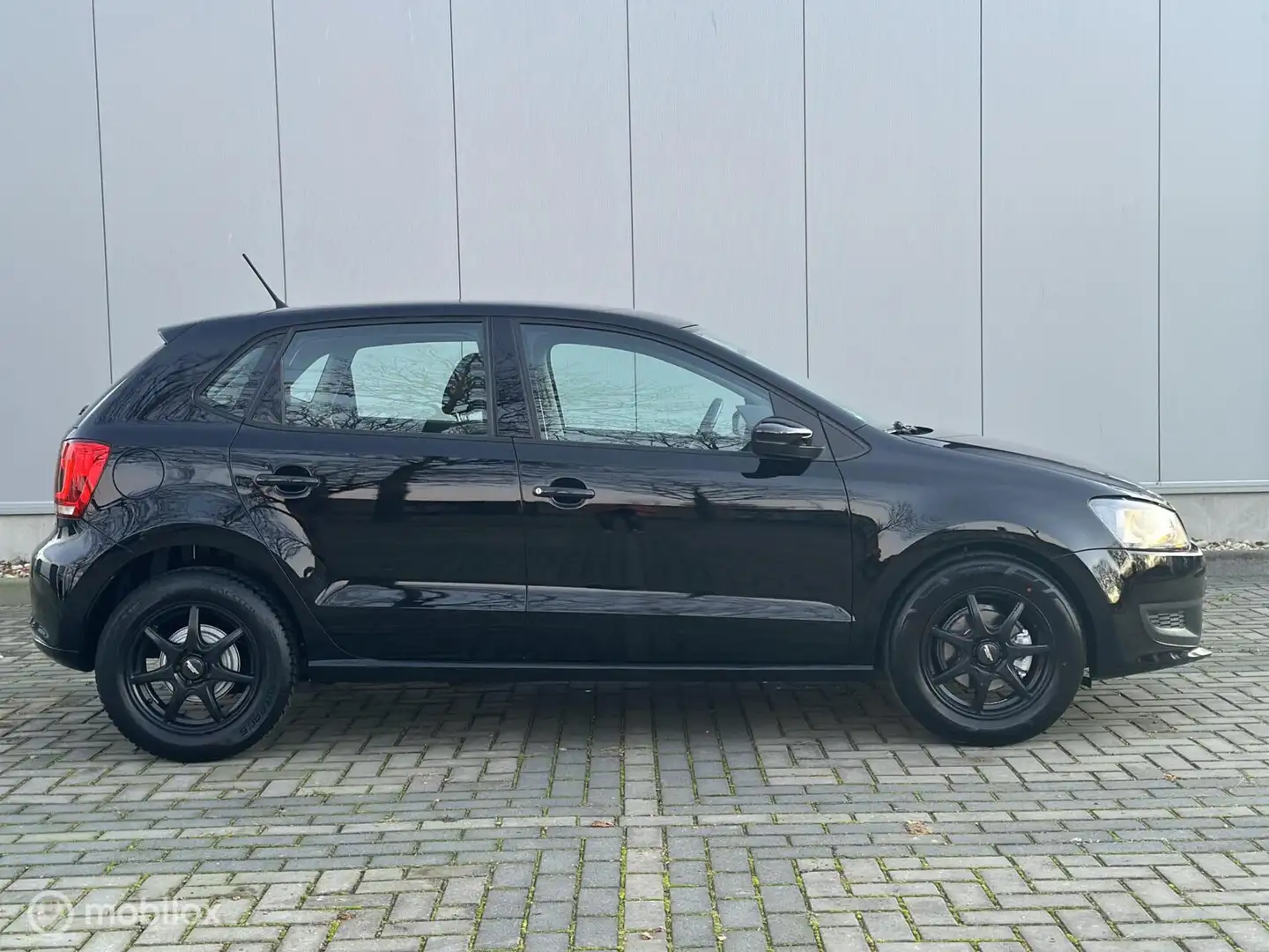 Volkswagen Polo 1.2 Easyline Zwart - 2